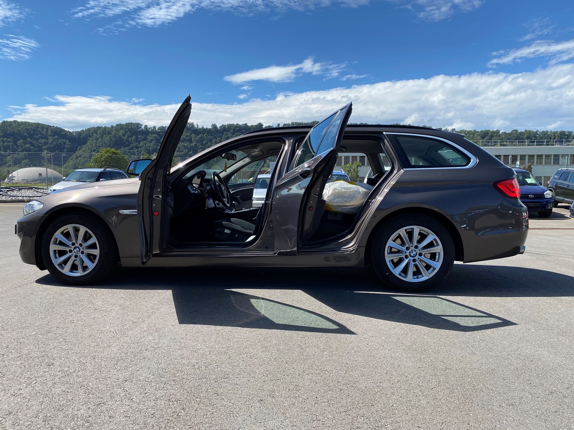 BMW 520d Touring-image-2