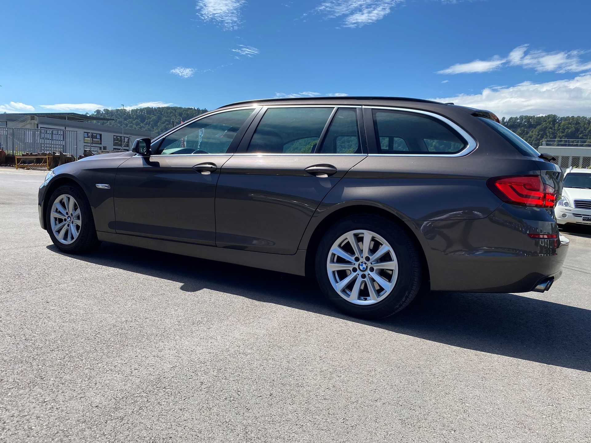 BMW 520d Touring-image-14