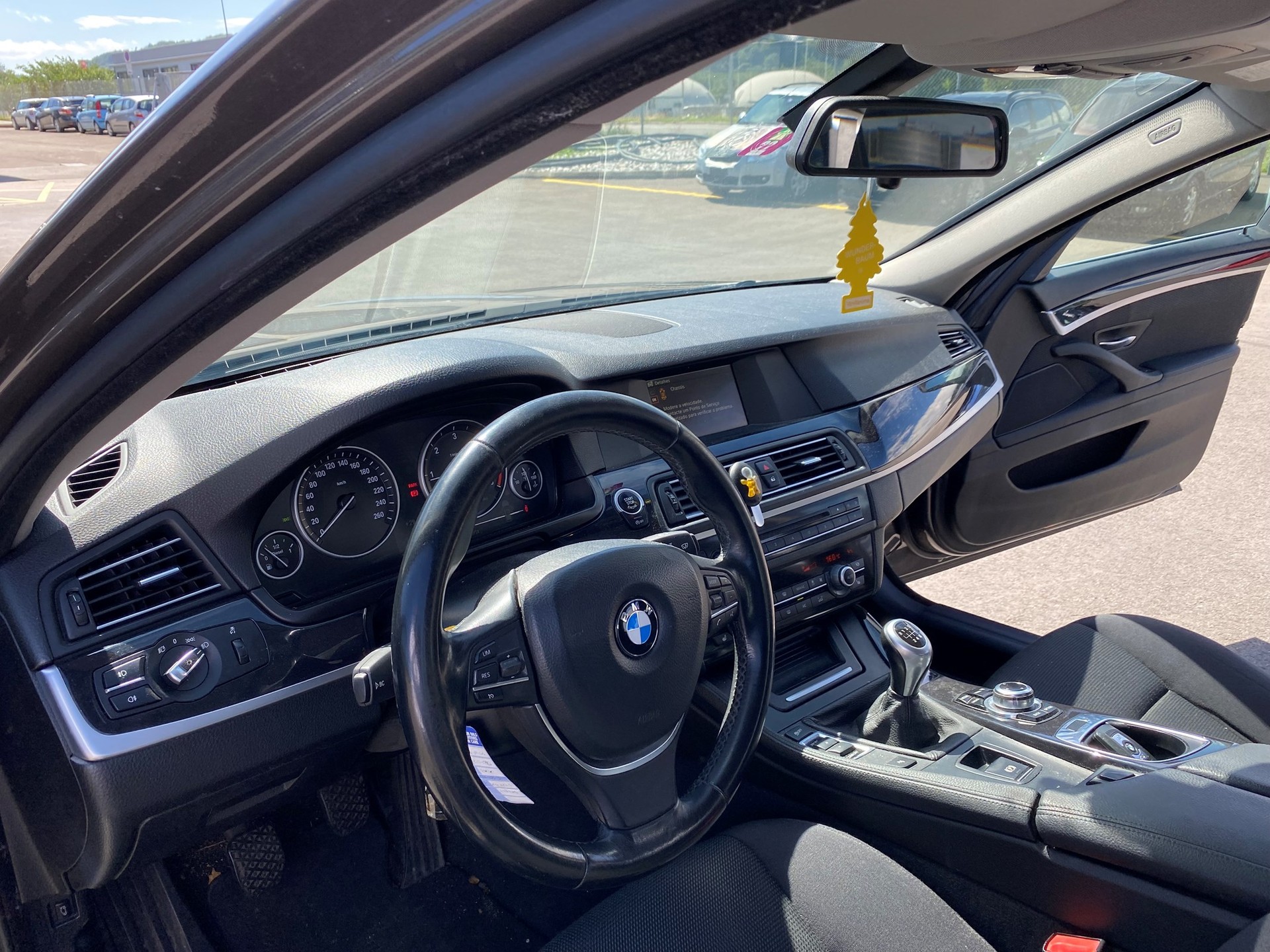 BMW 520d Touring-image-18