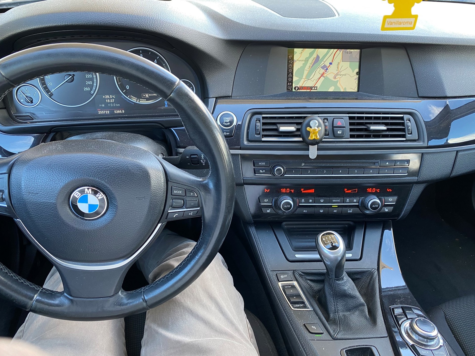BMW 520d Touring-image-25