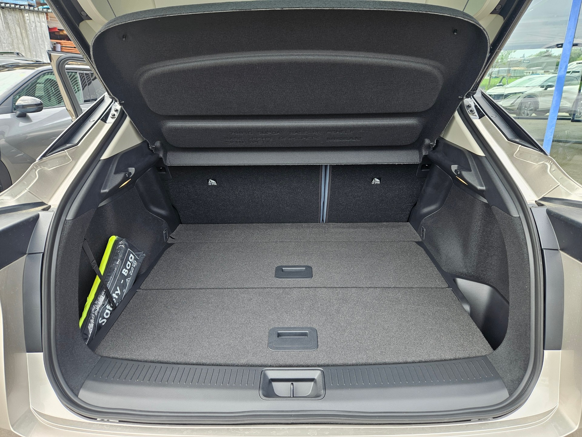 NISSAN Ariya 87 kWh e-4orce Evolve400 Allrad-image-8