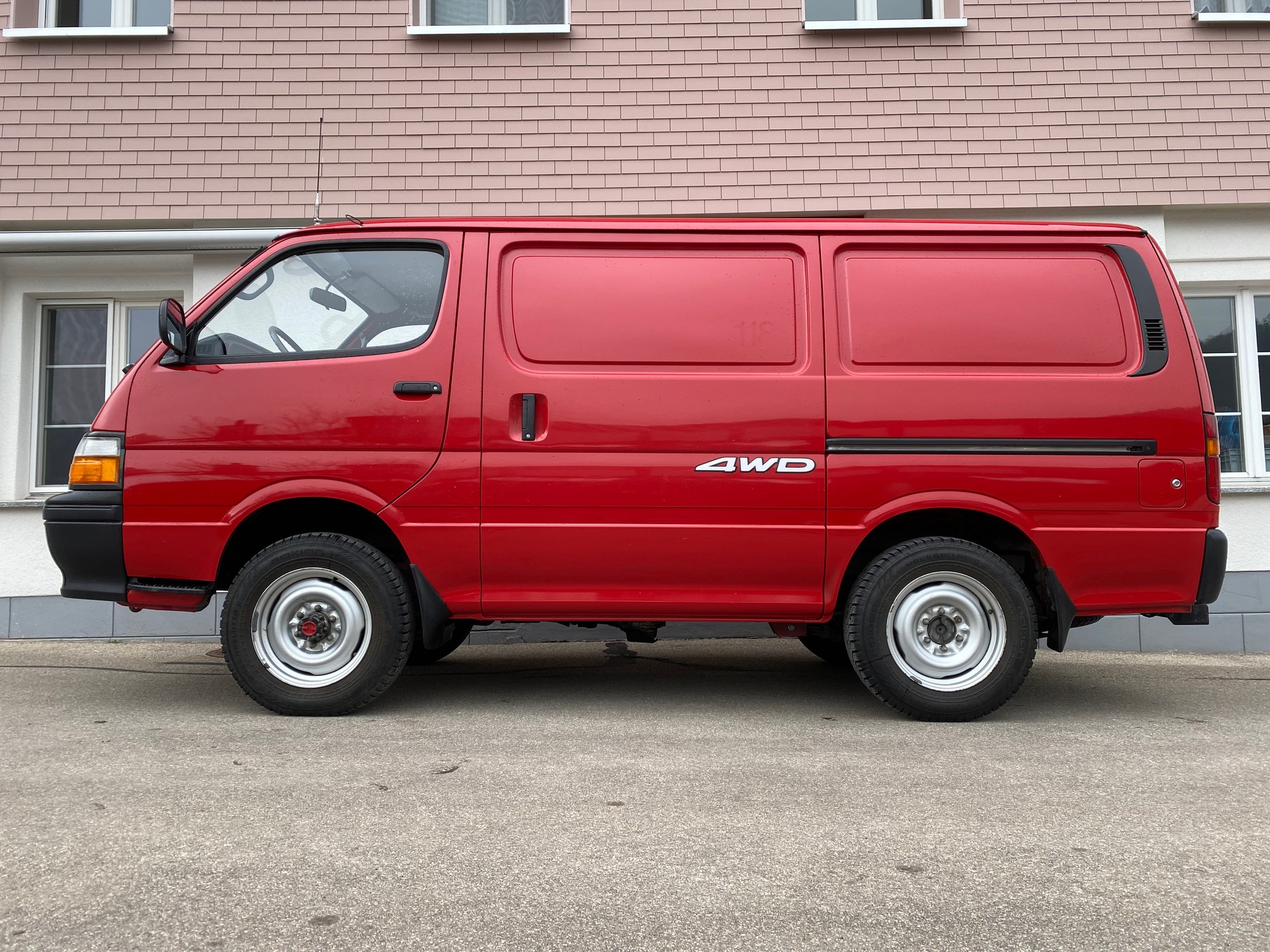 TOYOTA Hiace 2.4 EFI 4x4 Wagon-image-4