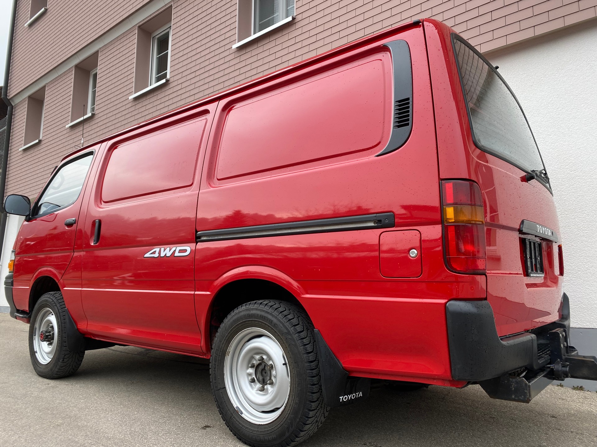 TOYOTA Hiace 2.4 EFI 4x4 Wagon-image-2