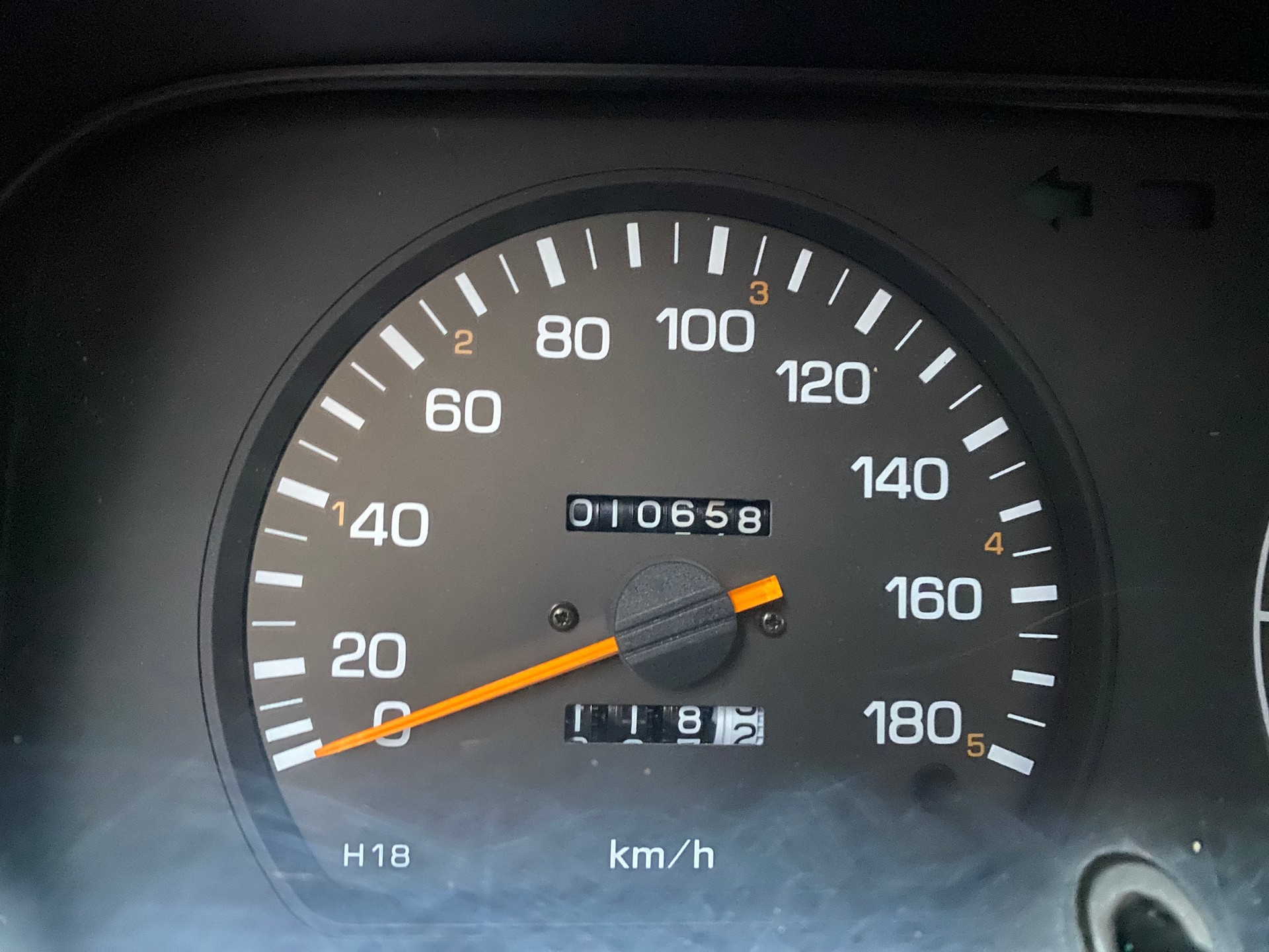 TOYOTA Hiace 2.4 EFI 4x4 Wagon-image-15