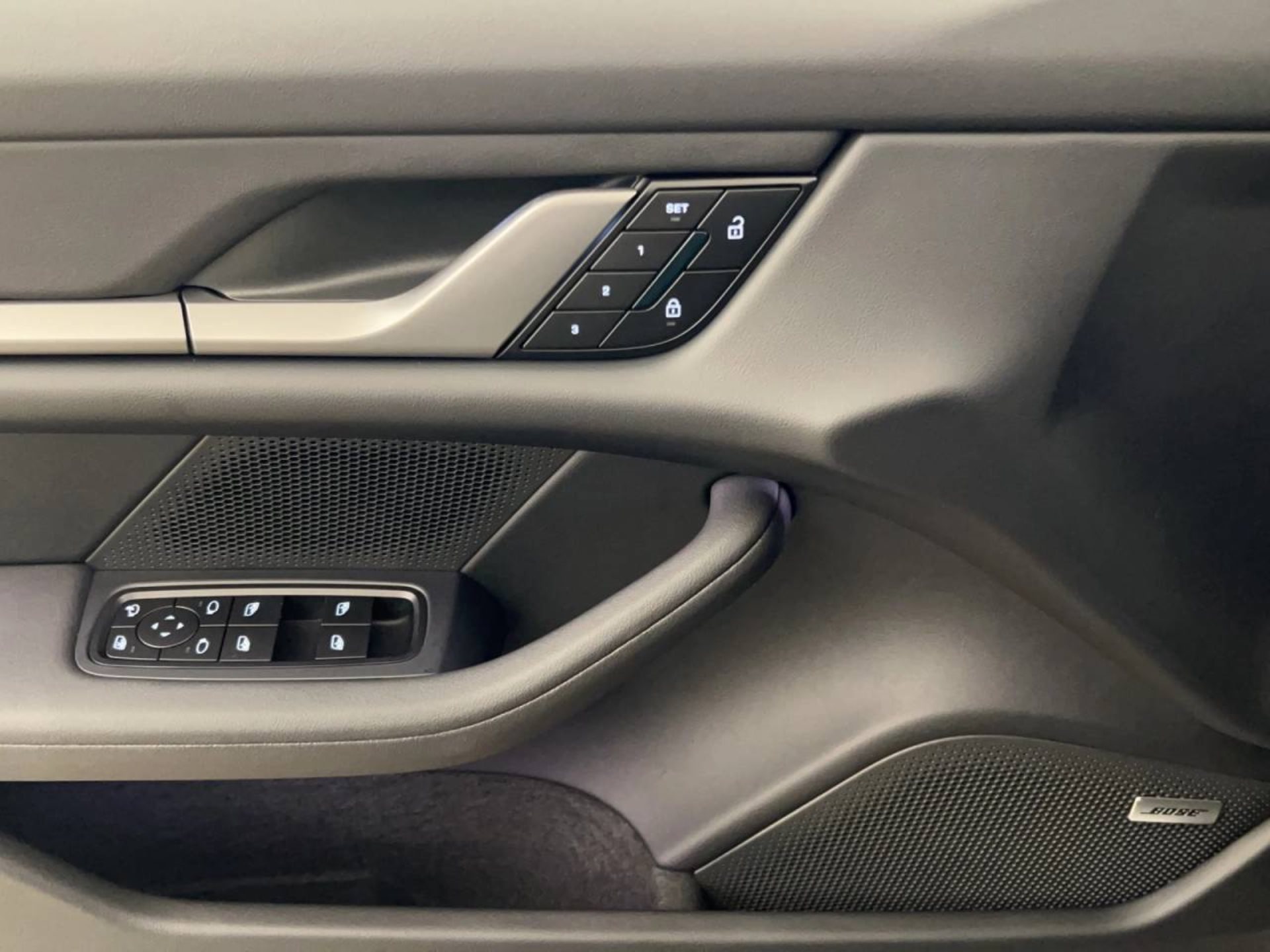 PORSCHE Taycan 4S Cross Turismo-image-12