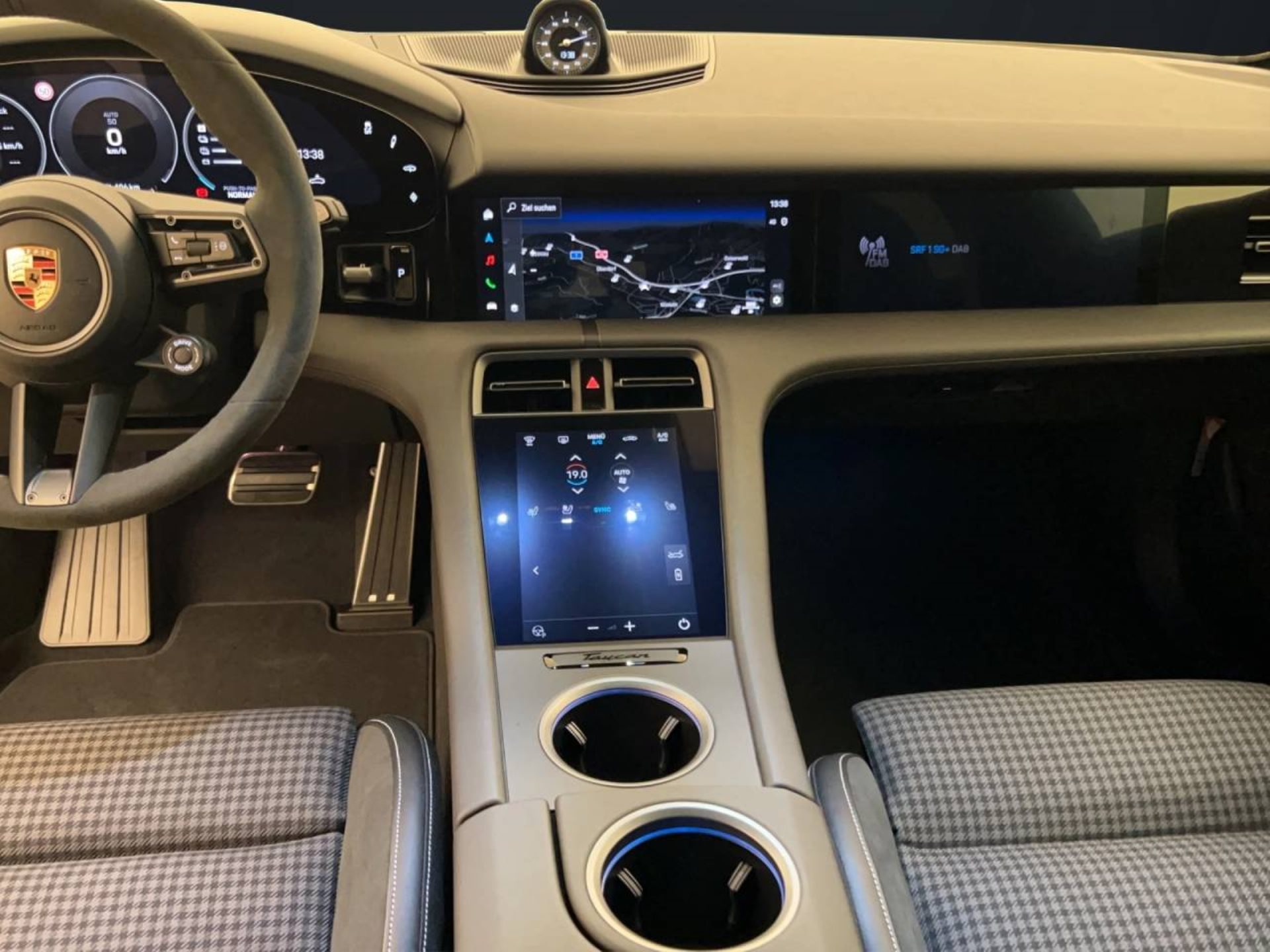 PORSCHE Taycan 4S Cross Turismo-image-10