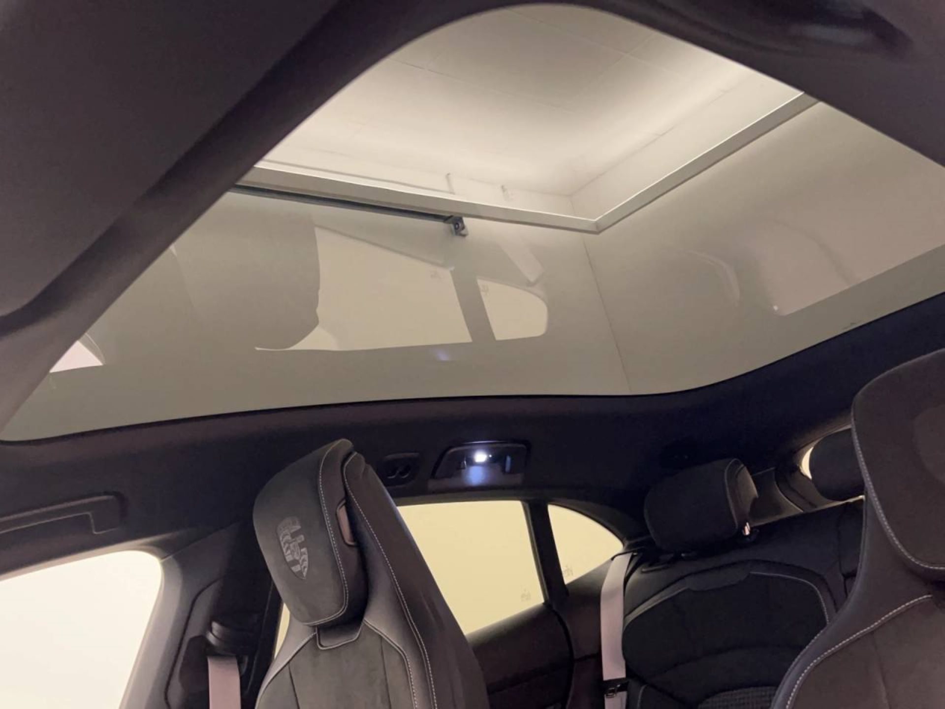 PORSCHE Taycan 4S Cross Turismo-image-8