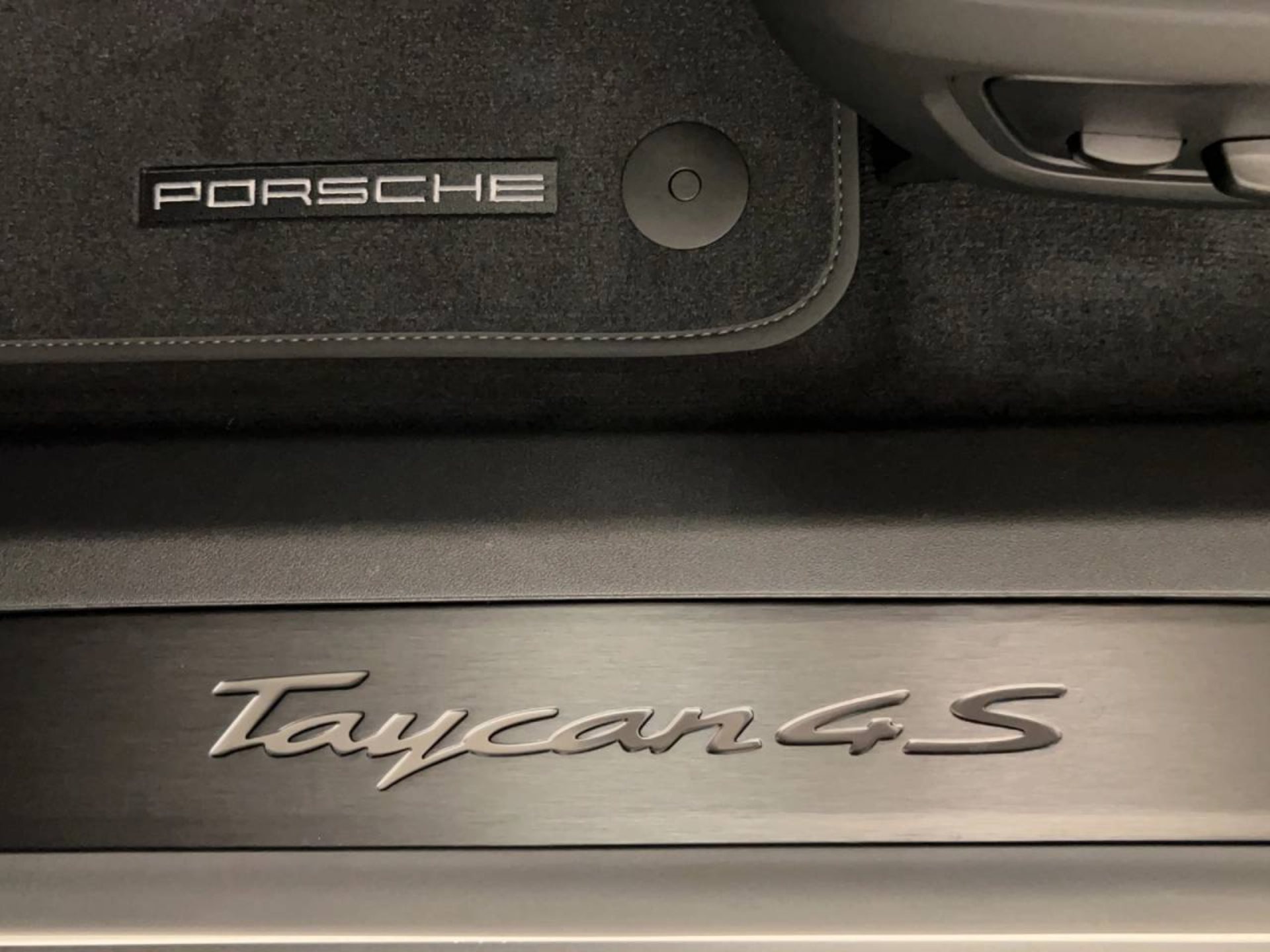 PORSCHE Taycan 4S Cross Turismo-image-11