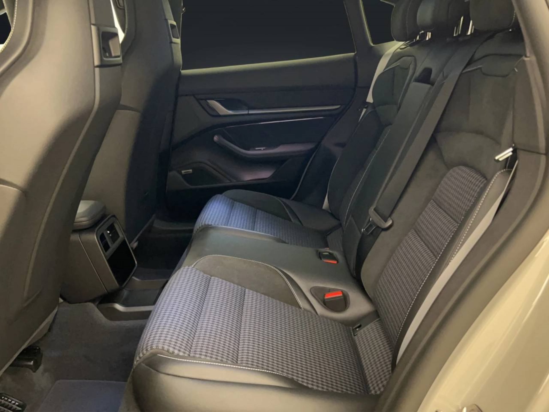 PORSCHE Taycan 4S Cross Turismo-image-9