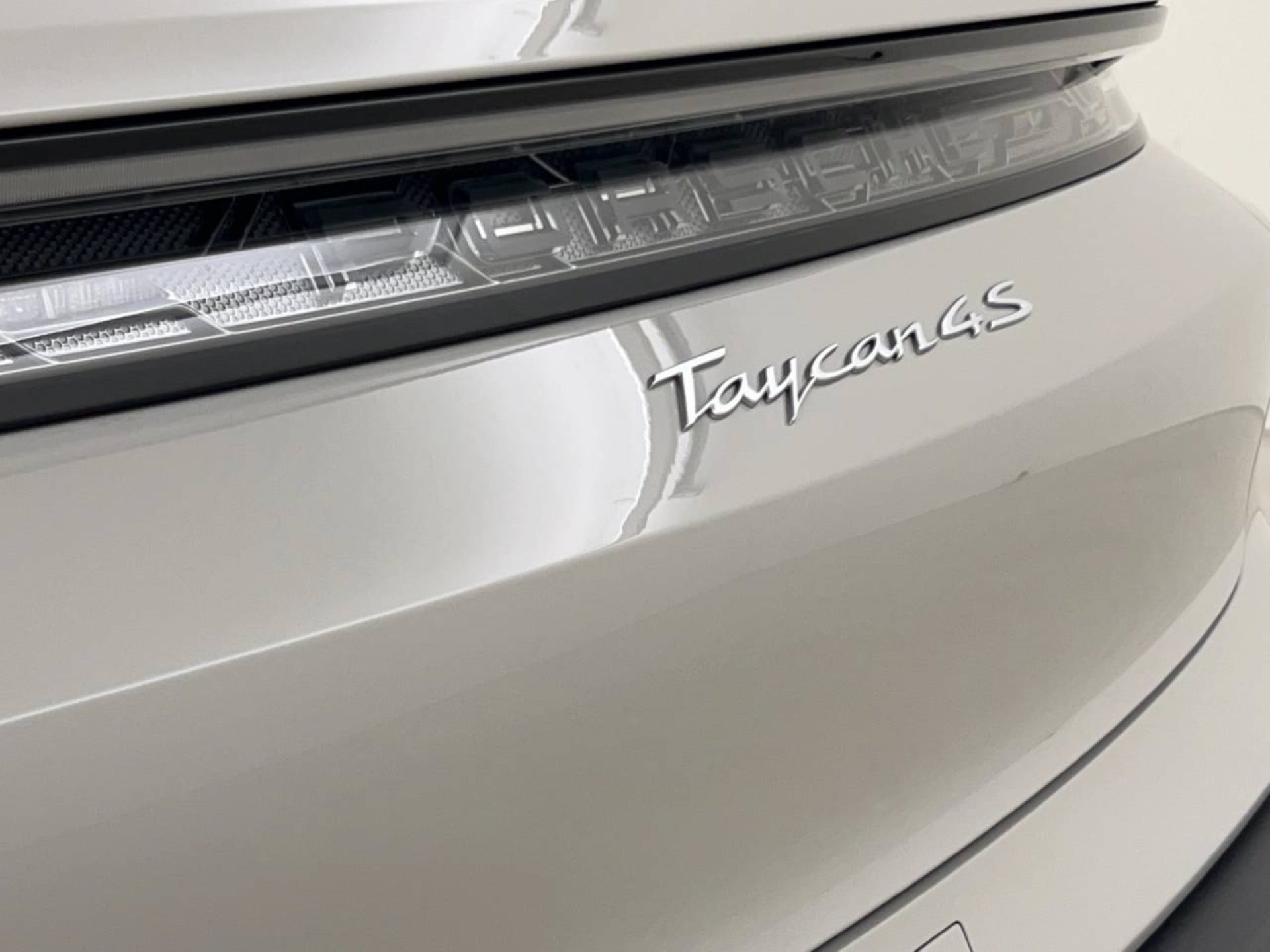 PORSCHE Taycan 4S Cross Turismo-image-7