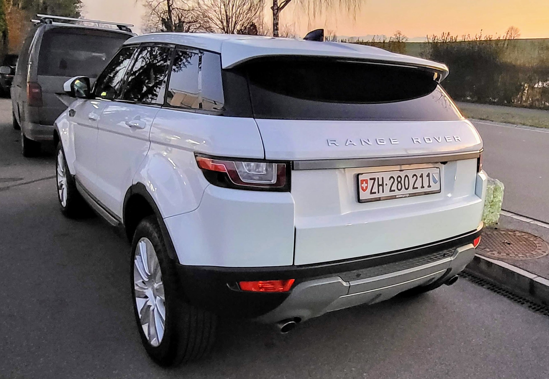 LAND ROVER Range Rover Evoque 2.0 TD4 SE Dynamic AT9-image-5