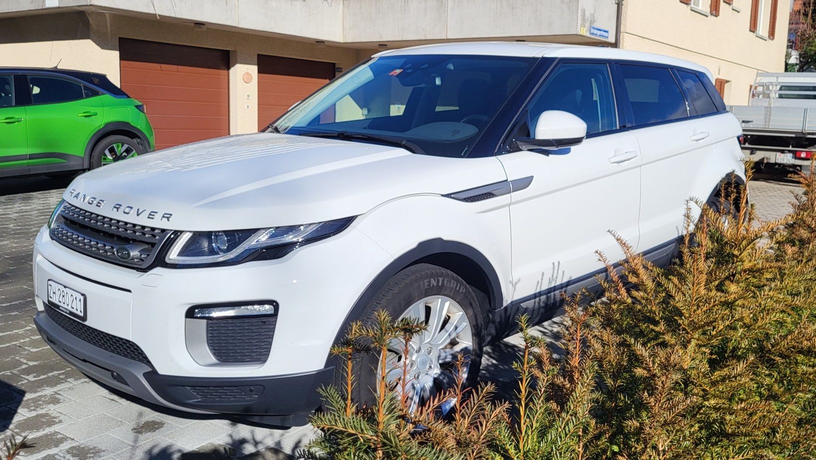 LAND ROVER Range Rover Evoque 2.0 TD4 SE Dynamic AT9-image-4