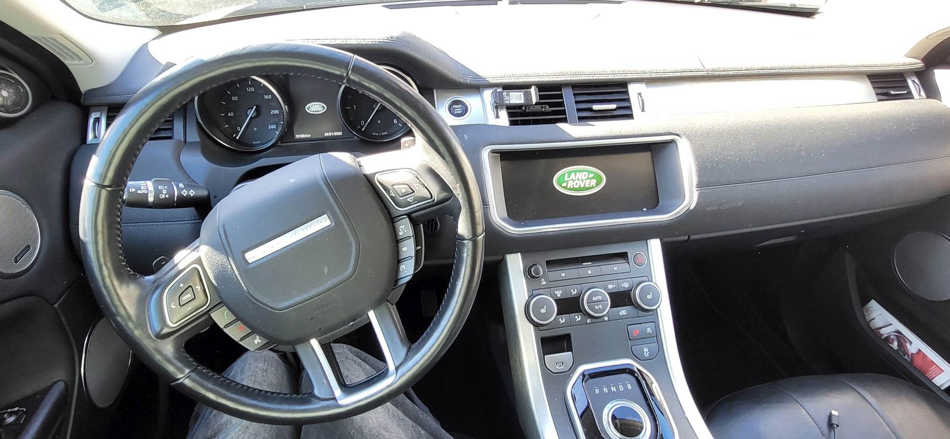 LAND ROVER Range Rover Evoque 2.0 TD4 SE Dynamic AT9-image-1