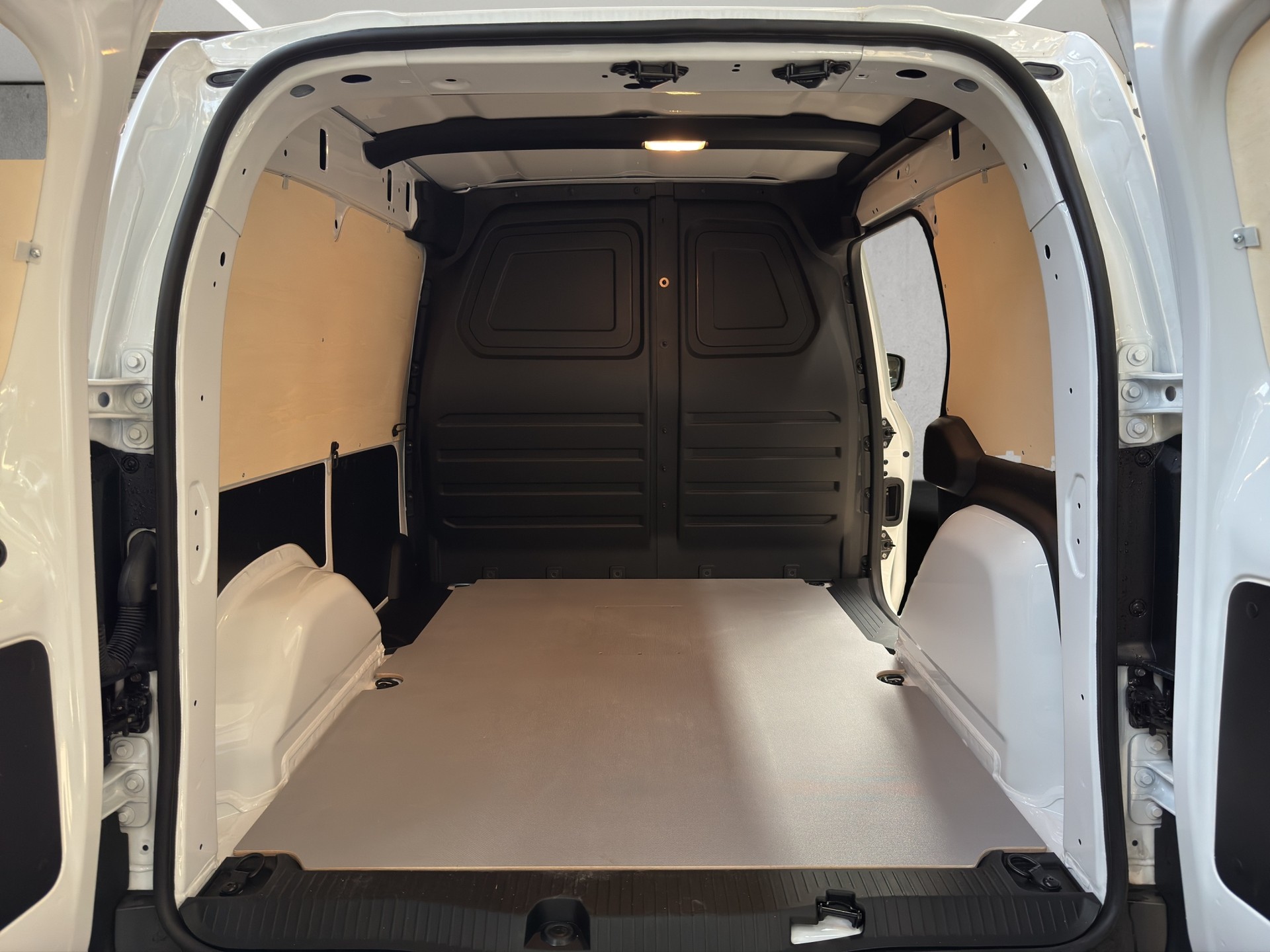 MERCEDES-BENZ eCitan 45kWh Base-image-9