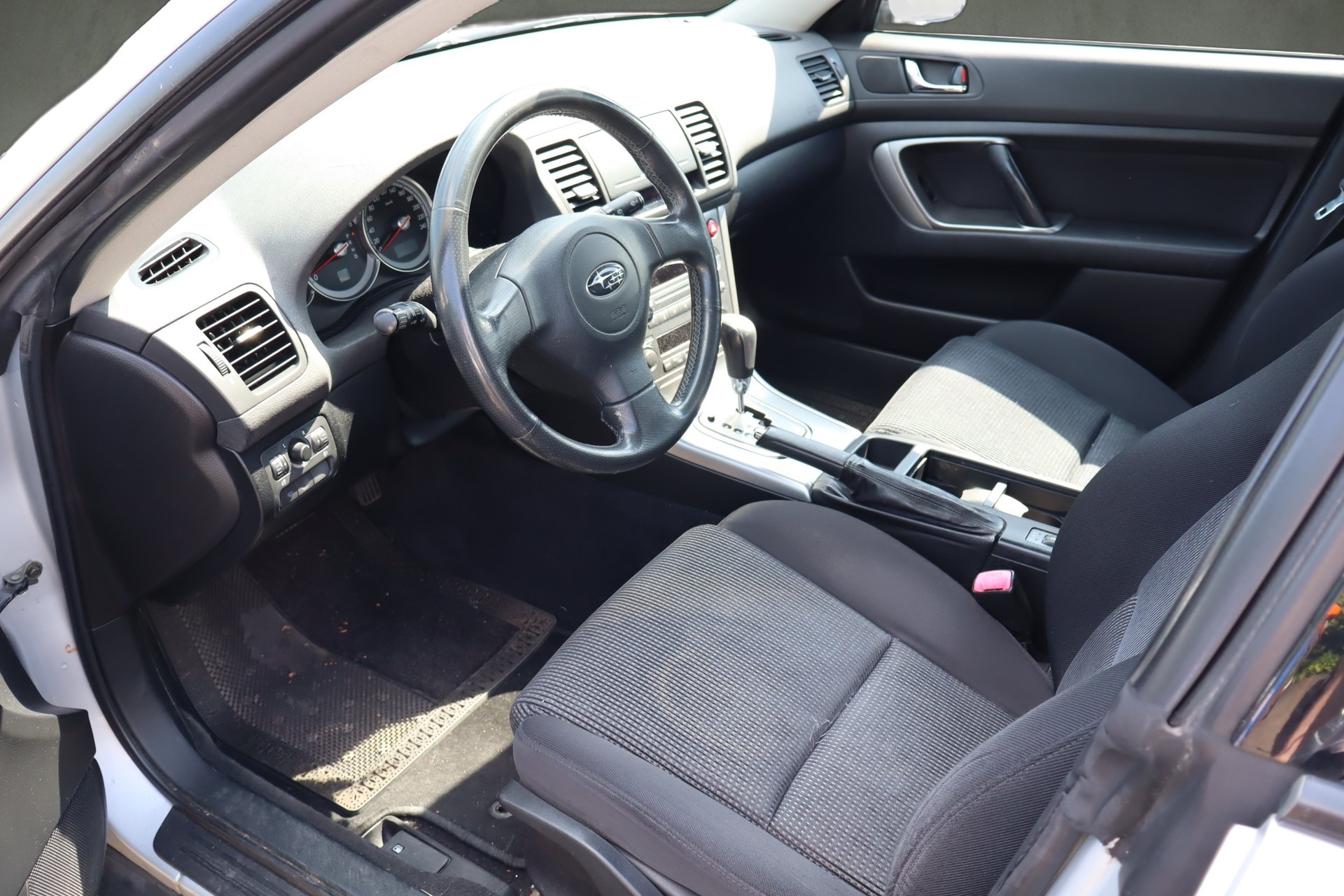 SUBARU Outback 2.5i AWD-image-4