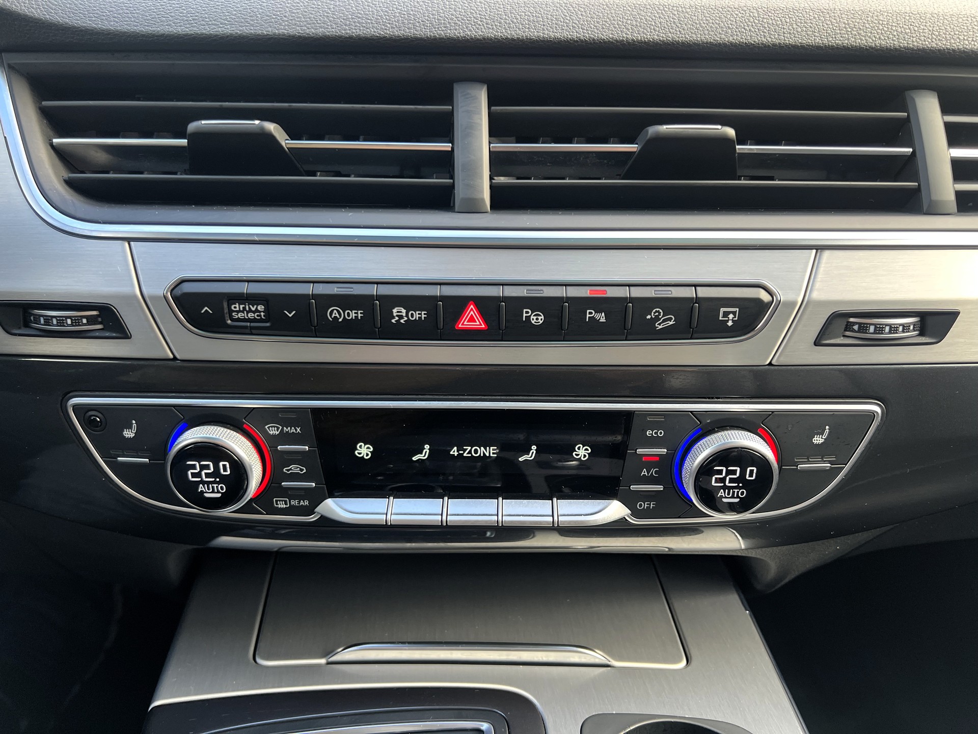 AUDI Q7 3.0 TDI quattro tiptronic-image-22