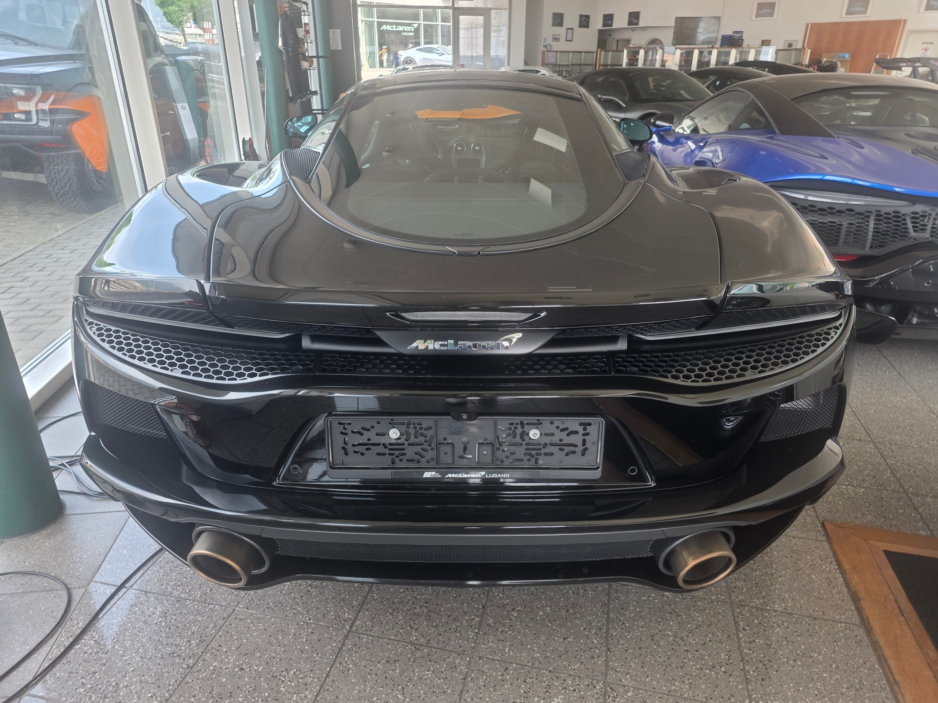 McLAREN GT-image-7