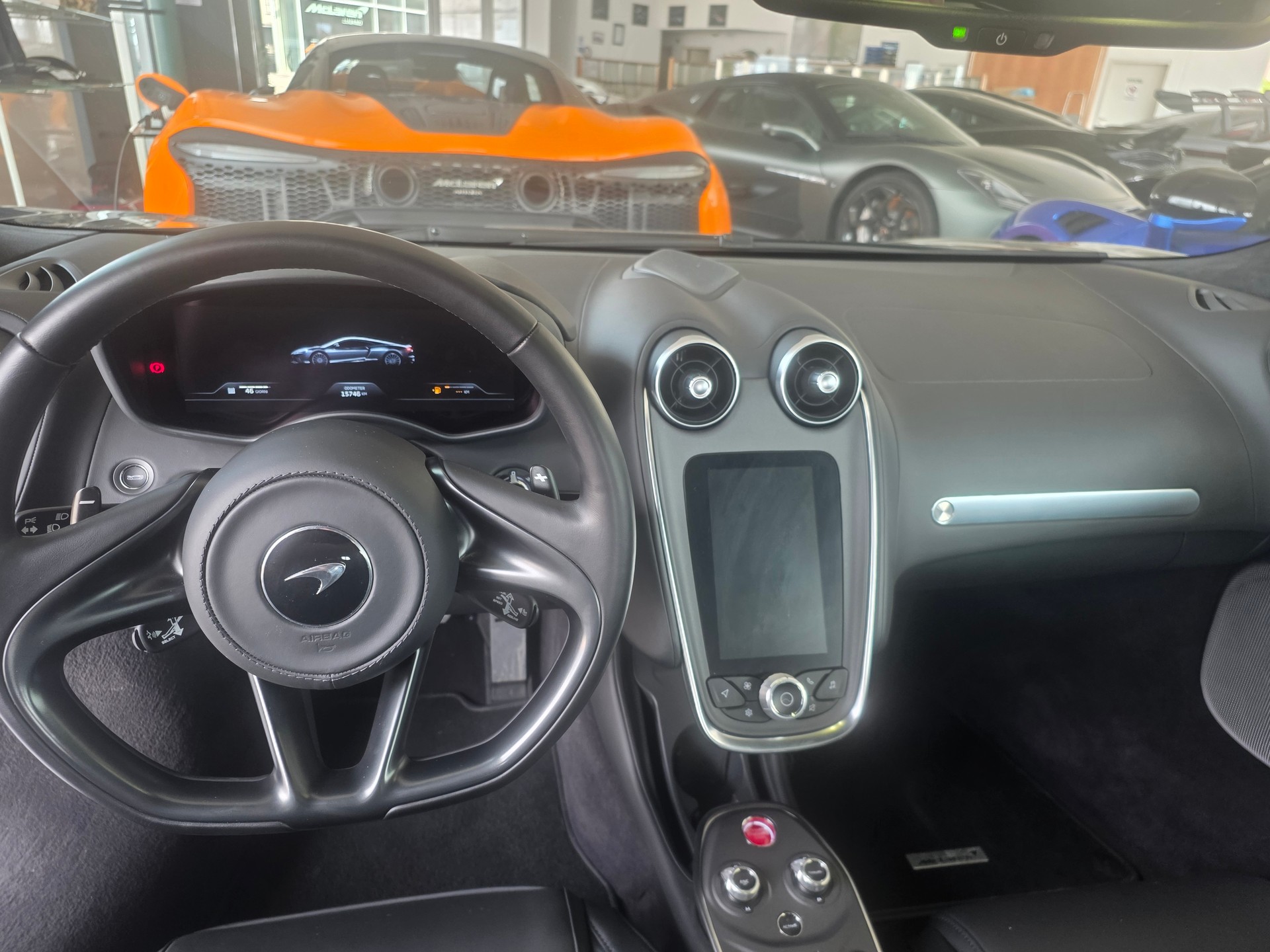 McLAREN GT-image-3