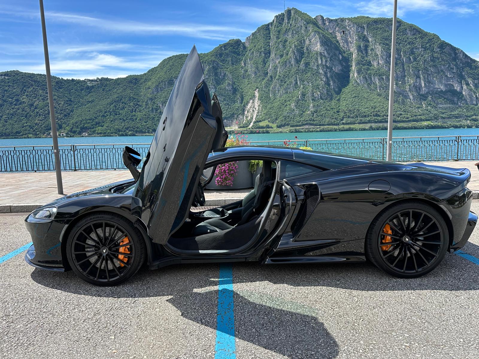 McLAREN GT-image-2