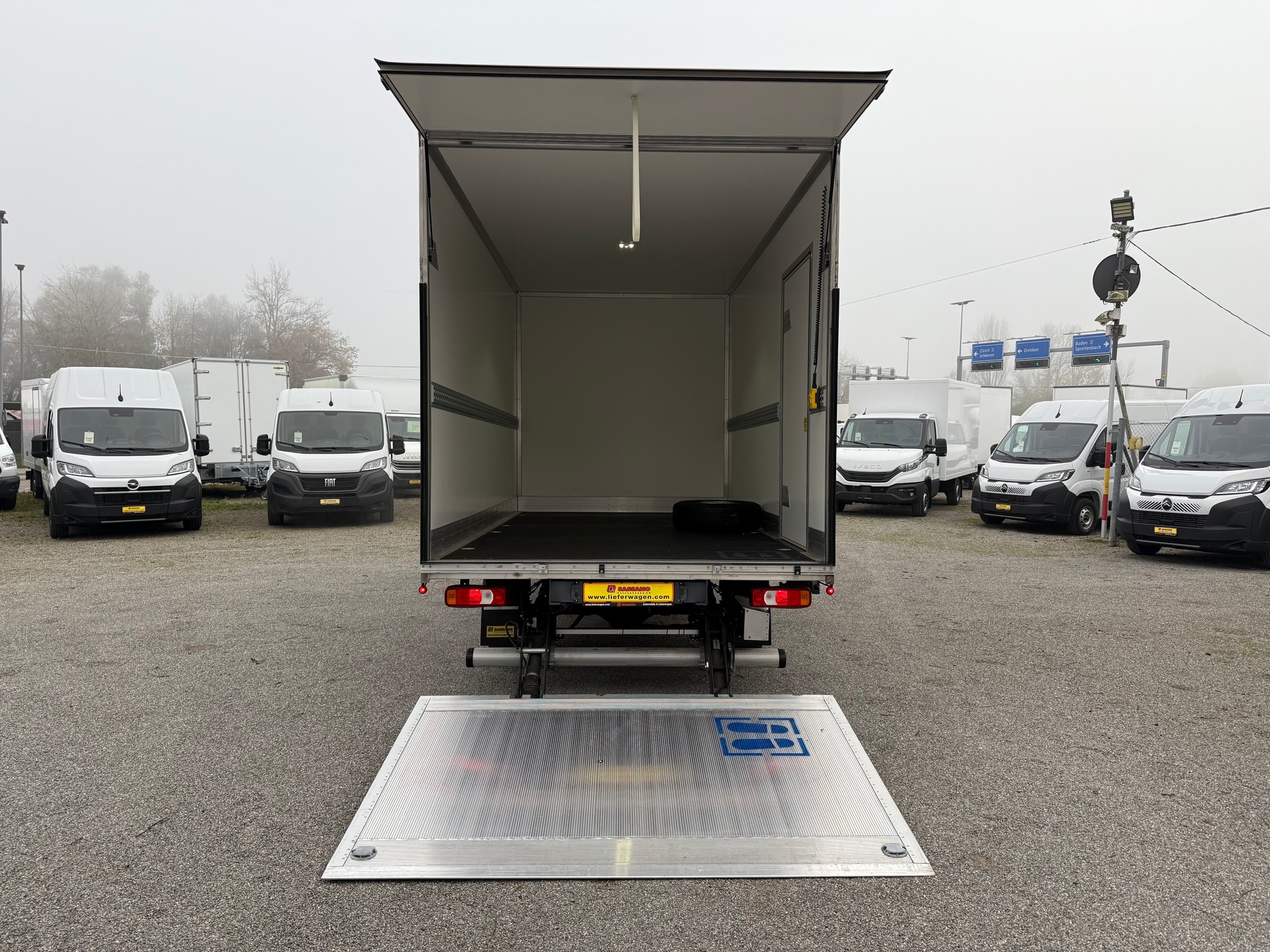 IVECO Daily 35S18 HI-MATCI Koffer mit Hebebühne + Seitentüre-image-4