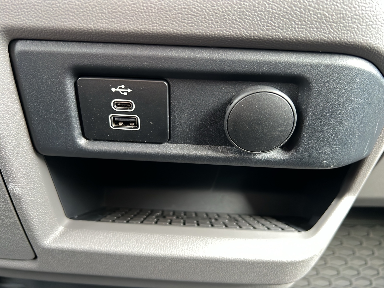VW Transporter Kastenwagen BEV RS 3100mm 218PS AUT-image-14