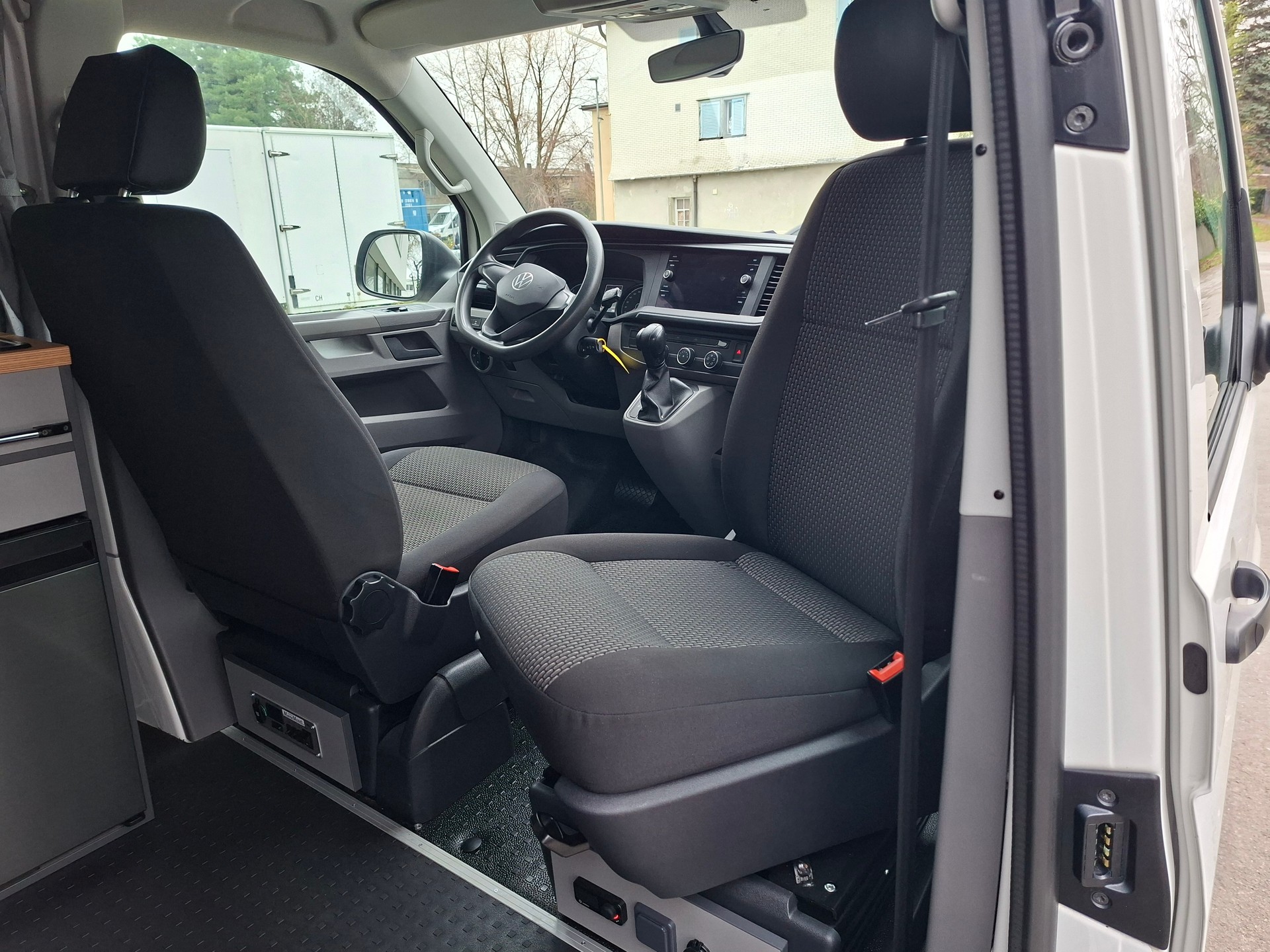 VW T6.1 2.0 TDI 150PS 4MOTION DSG LANG MAREMONTI COMFORT CAMPER 5SITZE-image-6