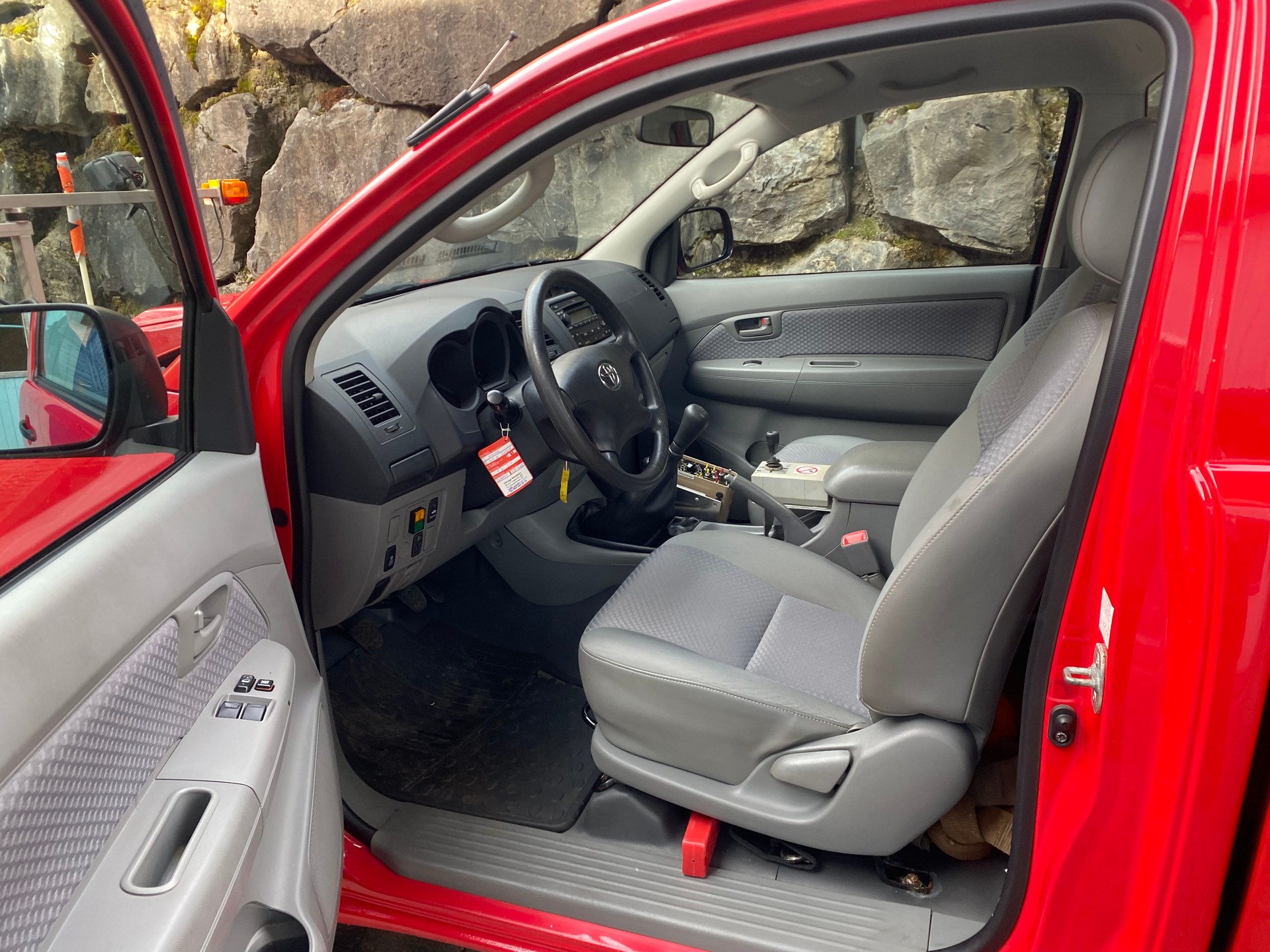 TOYOTA Hilux 4x4 SingleCab LineaLuna-image-5