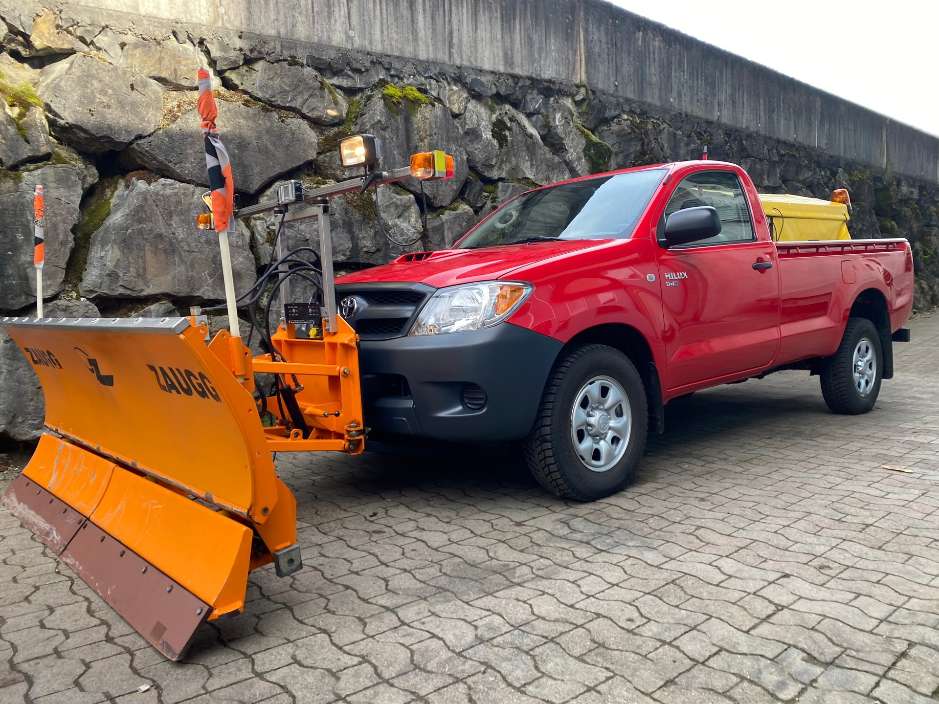 TOYOTA Hilux 4x4 SingleCab LineaLuna-image-1