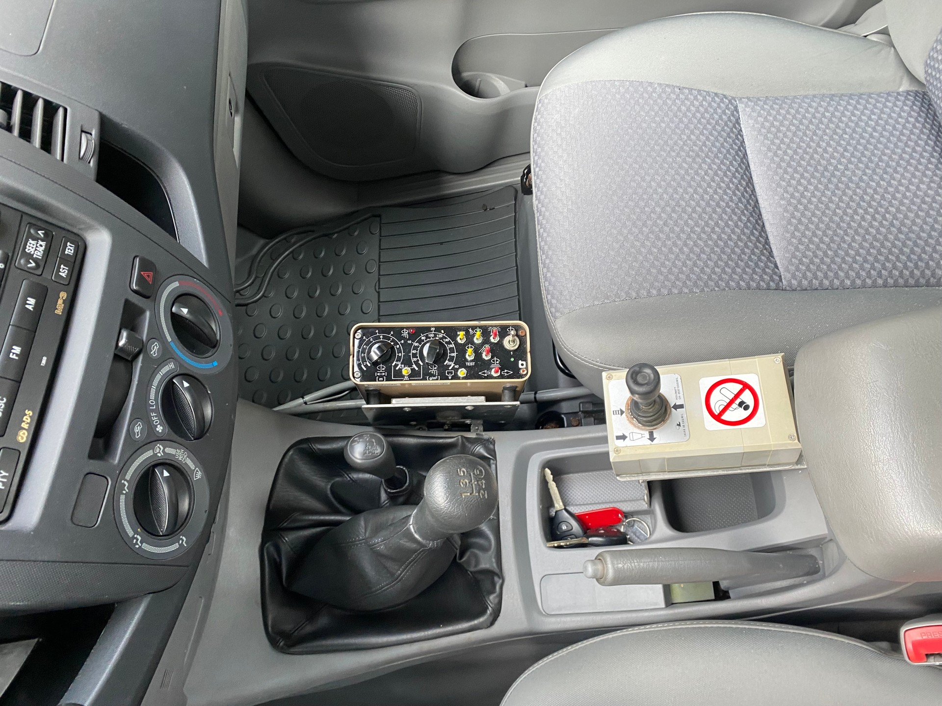 TOYOTA Hilux 4x4 SingleCab LineaLuna-image-6