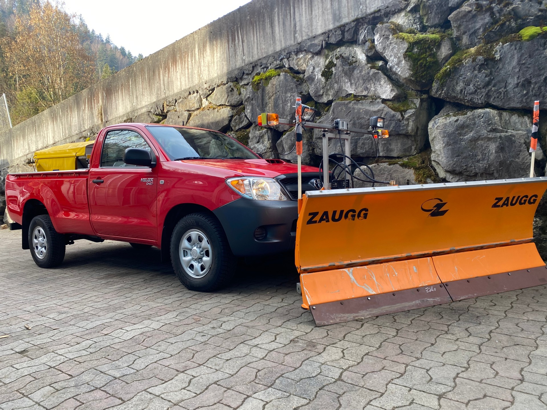 TOYOTA Hilux 4x4 SingleCab LineaLuna-image-0