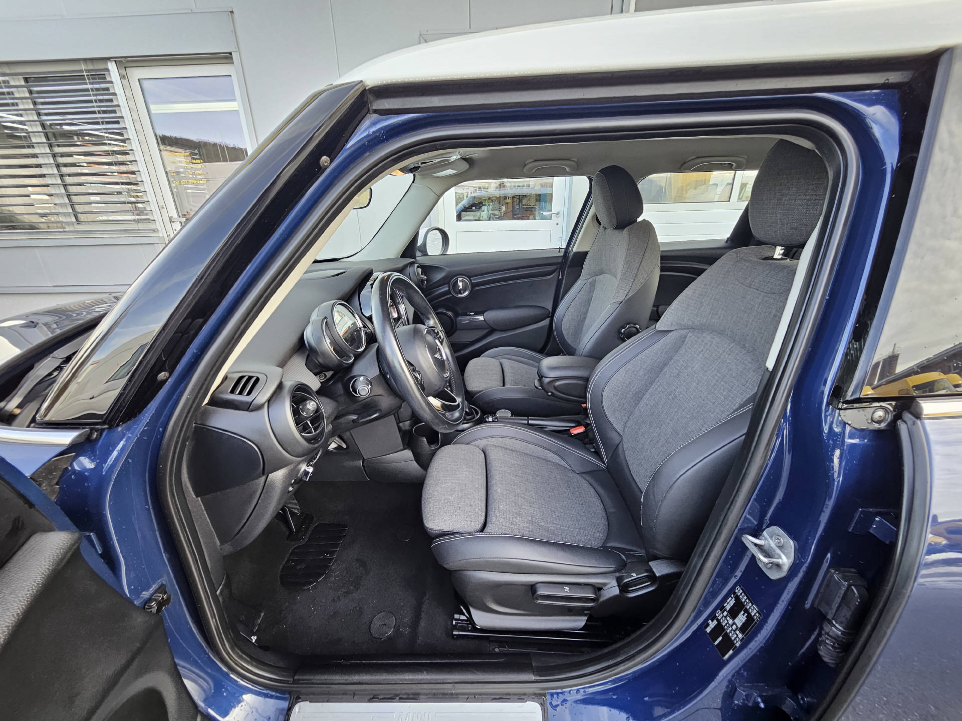 MINI 1.5i Cooper * 8- fach bereift * Frisch ab MFK *-image-11