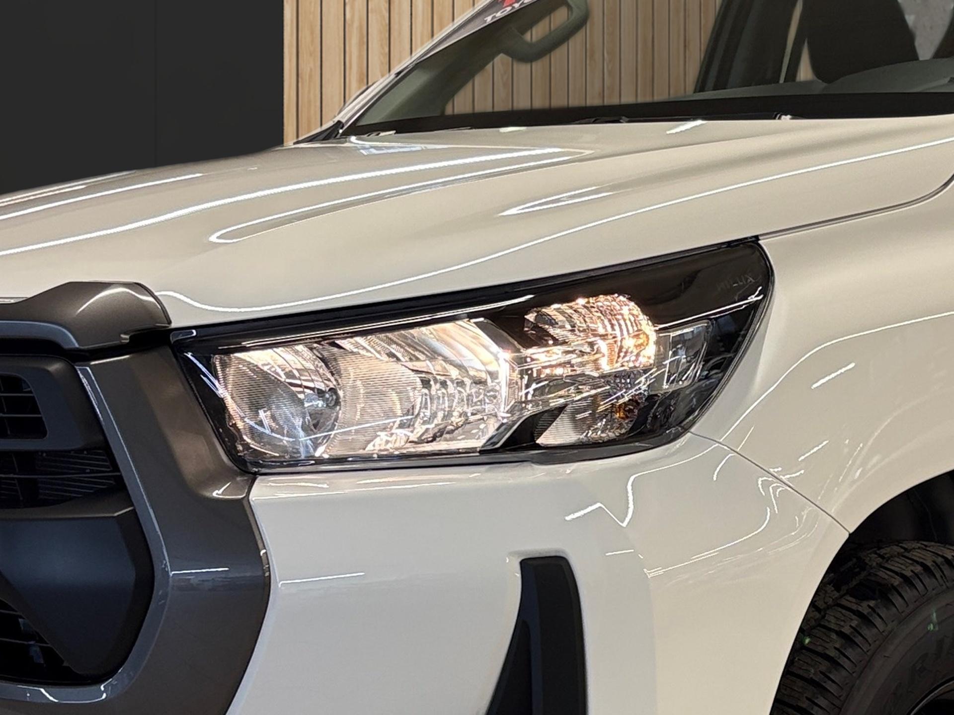 TOYOTA Hilux Double Cab.-Pick-up 2.8 D-4D 204 Comfort-image-8