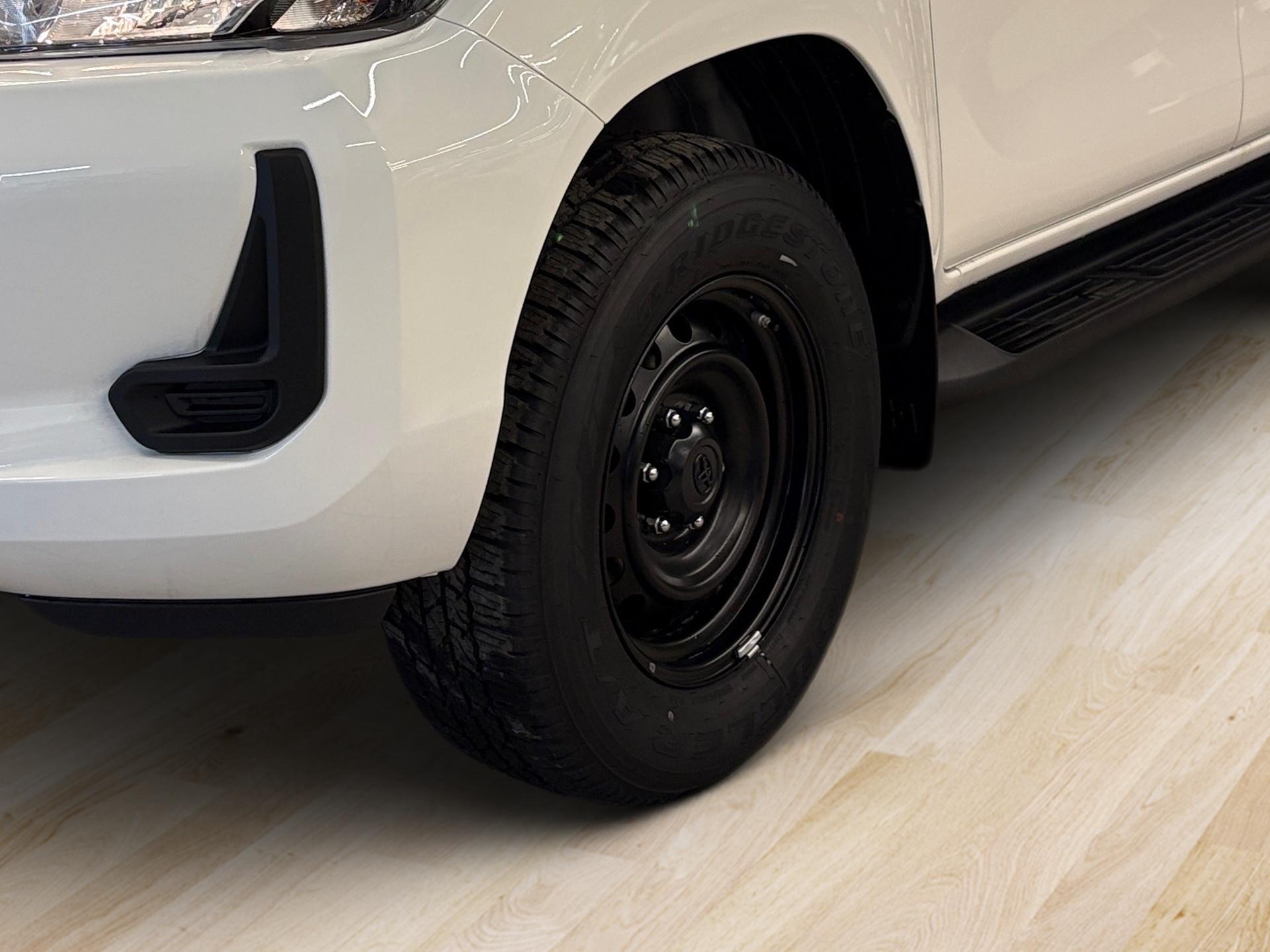 TOYOTA Hilux Double Cab.-Pick-up 2.8 D-4D 204 Comfort-image-9
