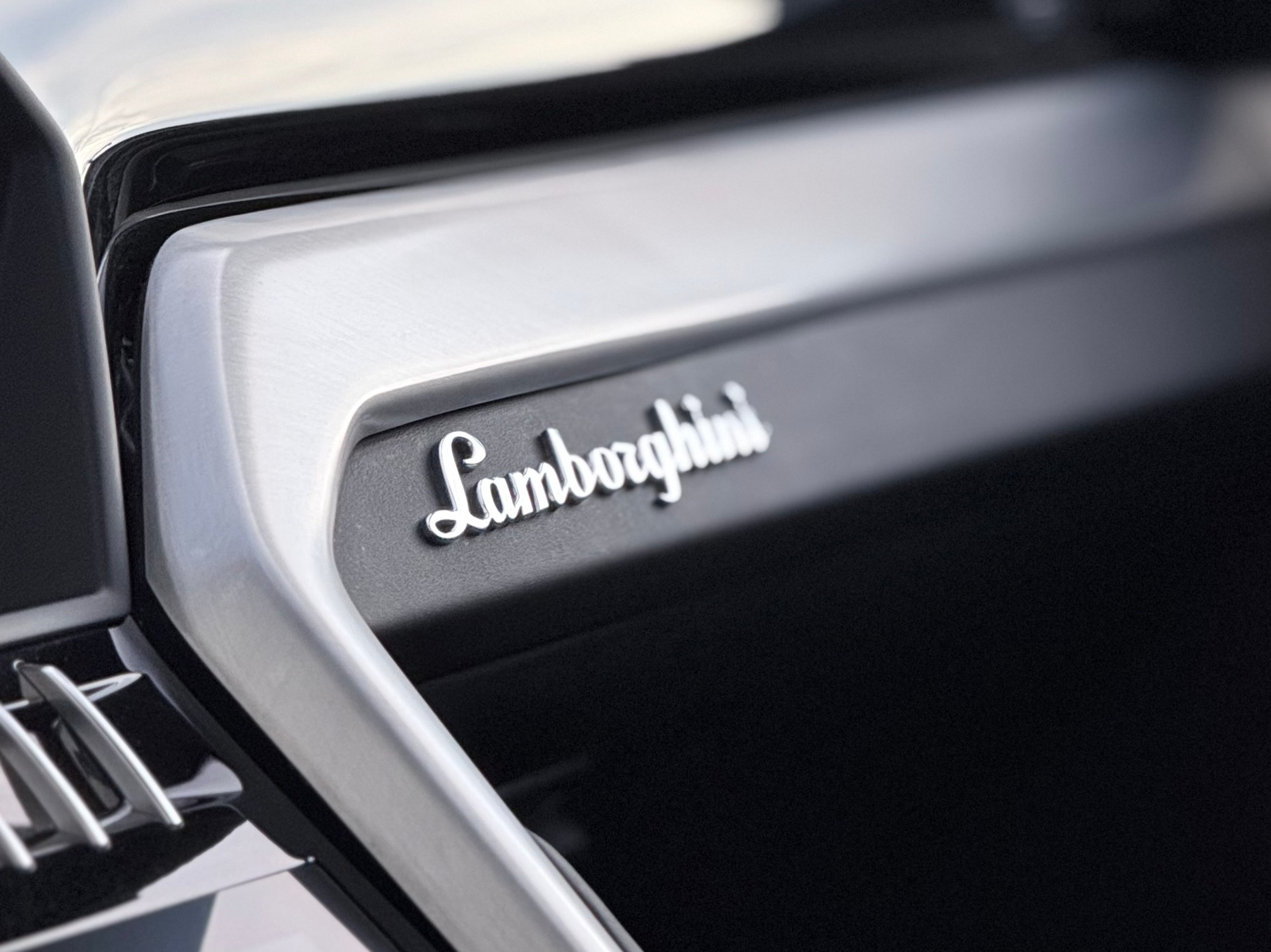LAMBORGHINI Urus E-Gear-image-9