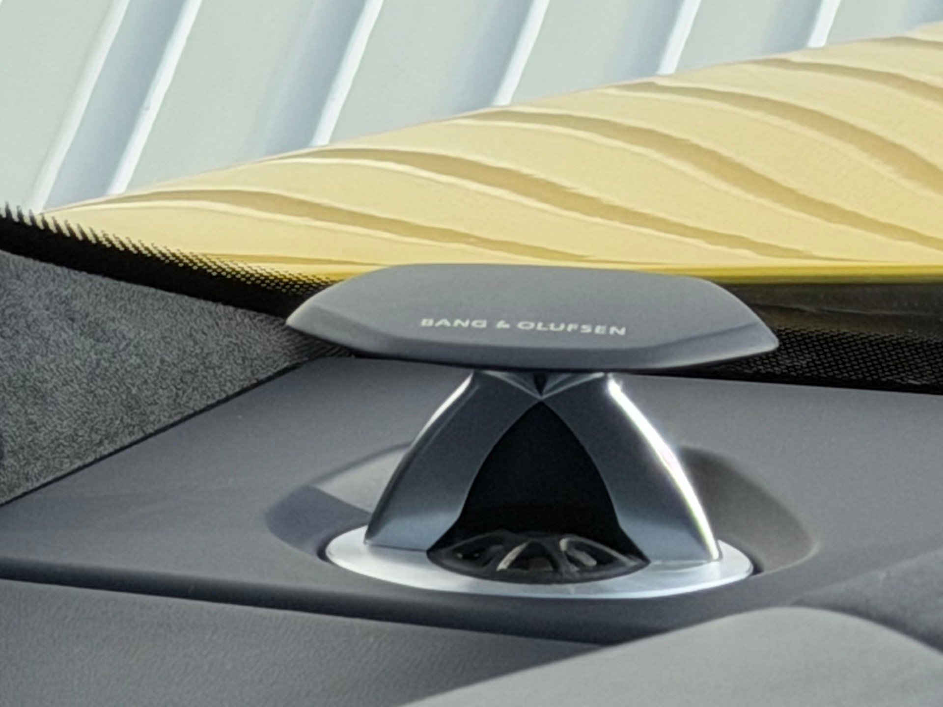 LAMBORGHINI Urus E-Gear-image-12