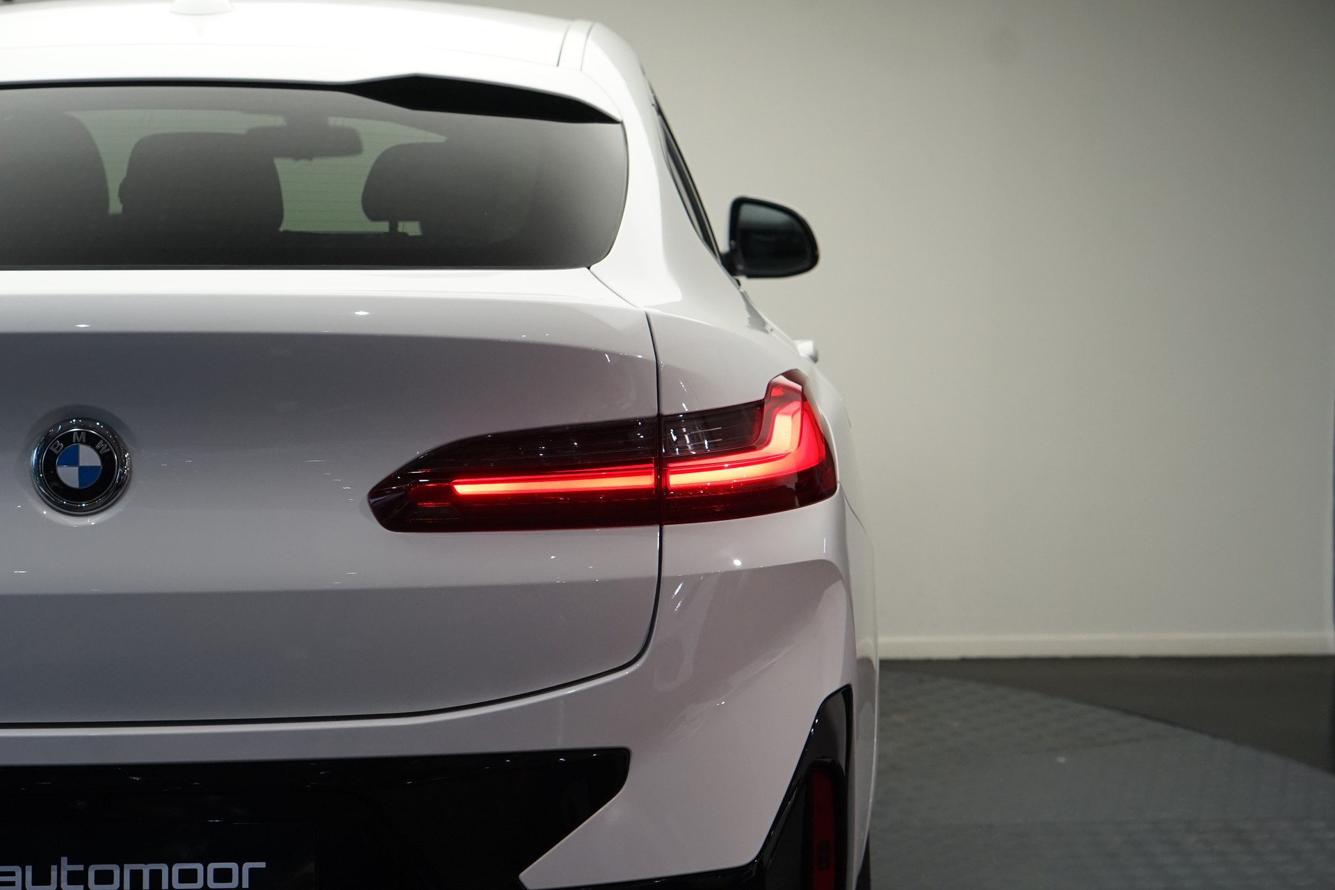 BMW X4 xDrive 48V 20d M Sport Steptronic-image-12