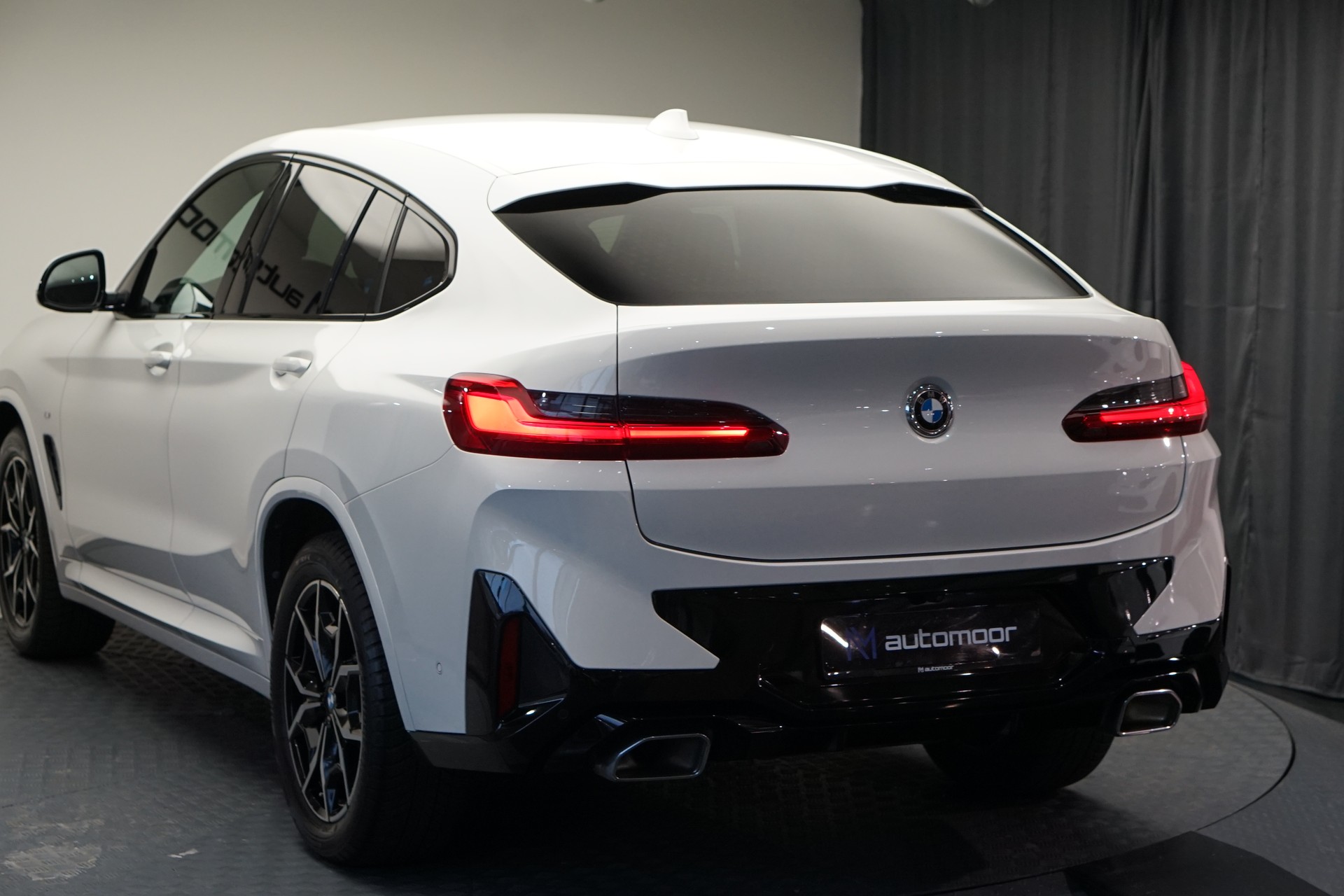 BMW X4 xDrive 48V 20d M Sport Steptronic-image-35