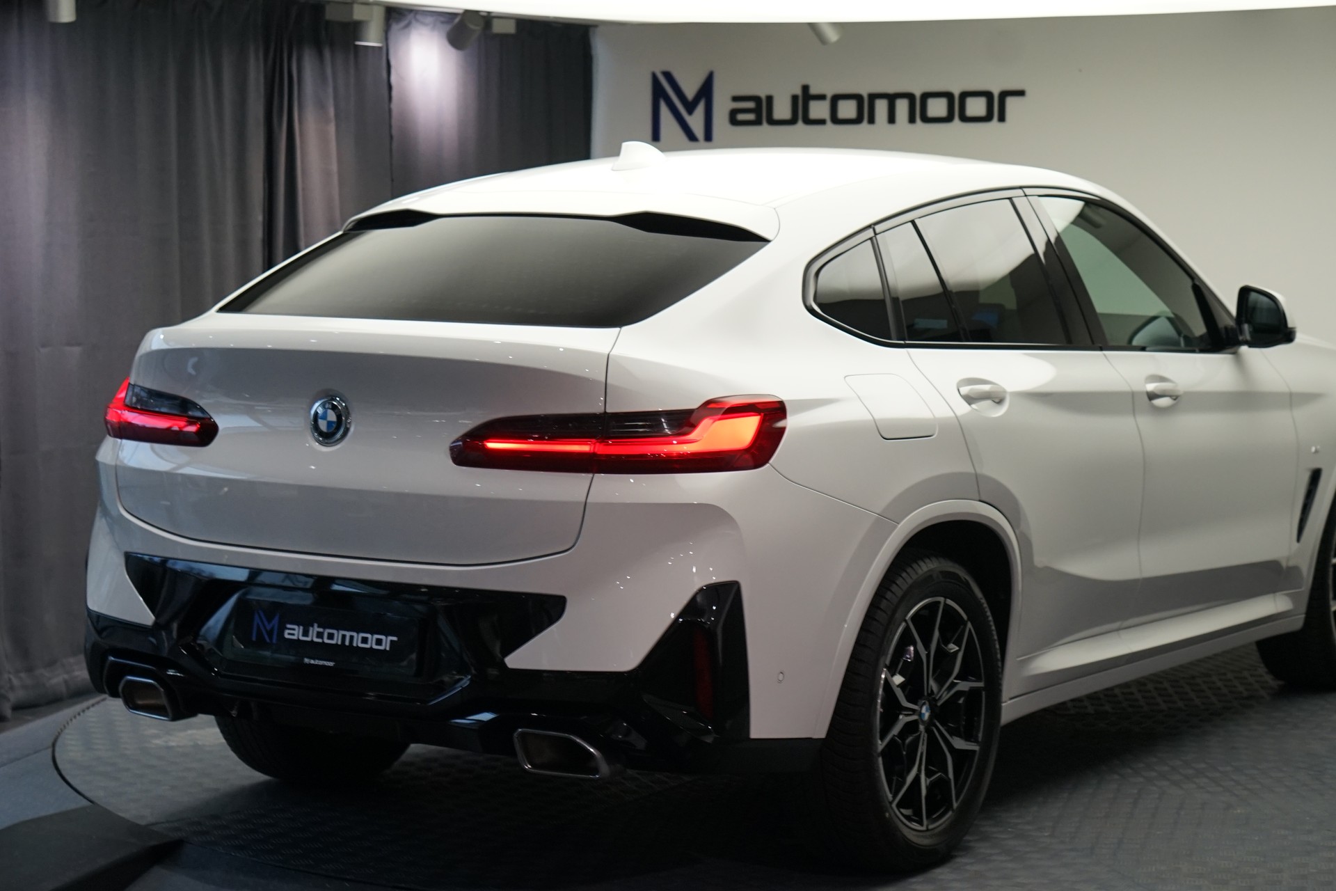 BMW X4 xDrive 48V 20d M Sport Steptronic-image-36