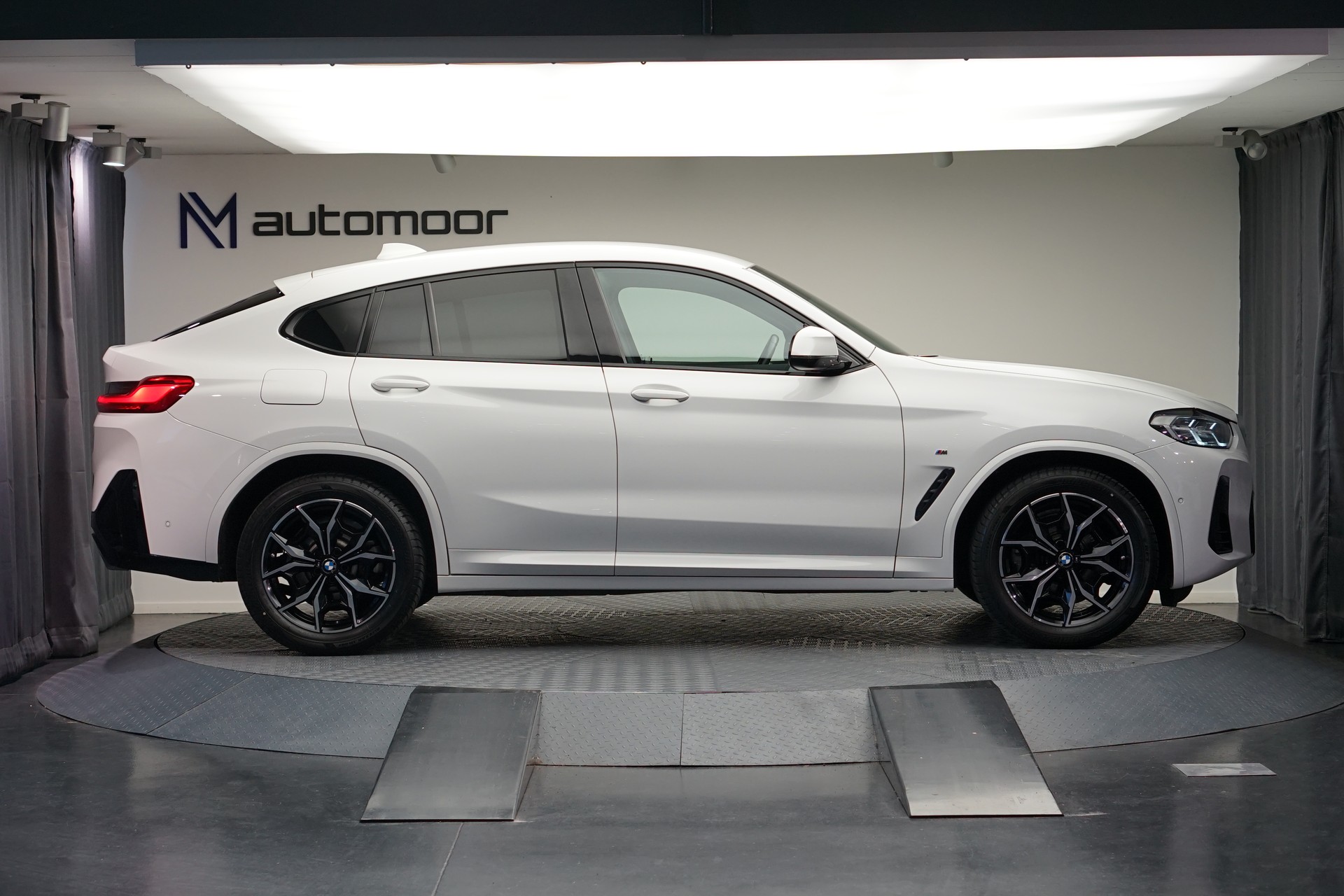 BMW X4 xDrive 48V 20d M Sport Steptronic-image-3