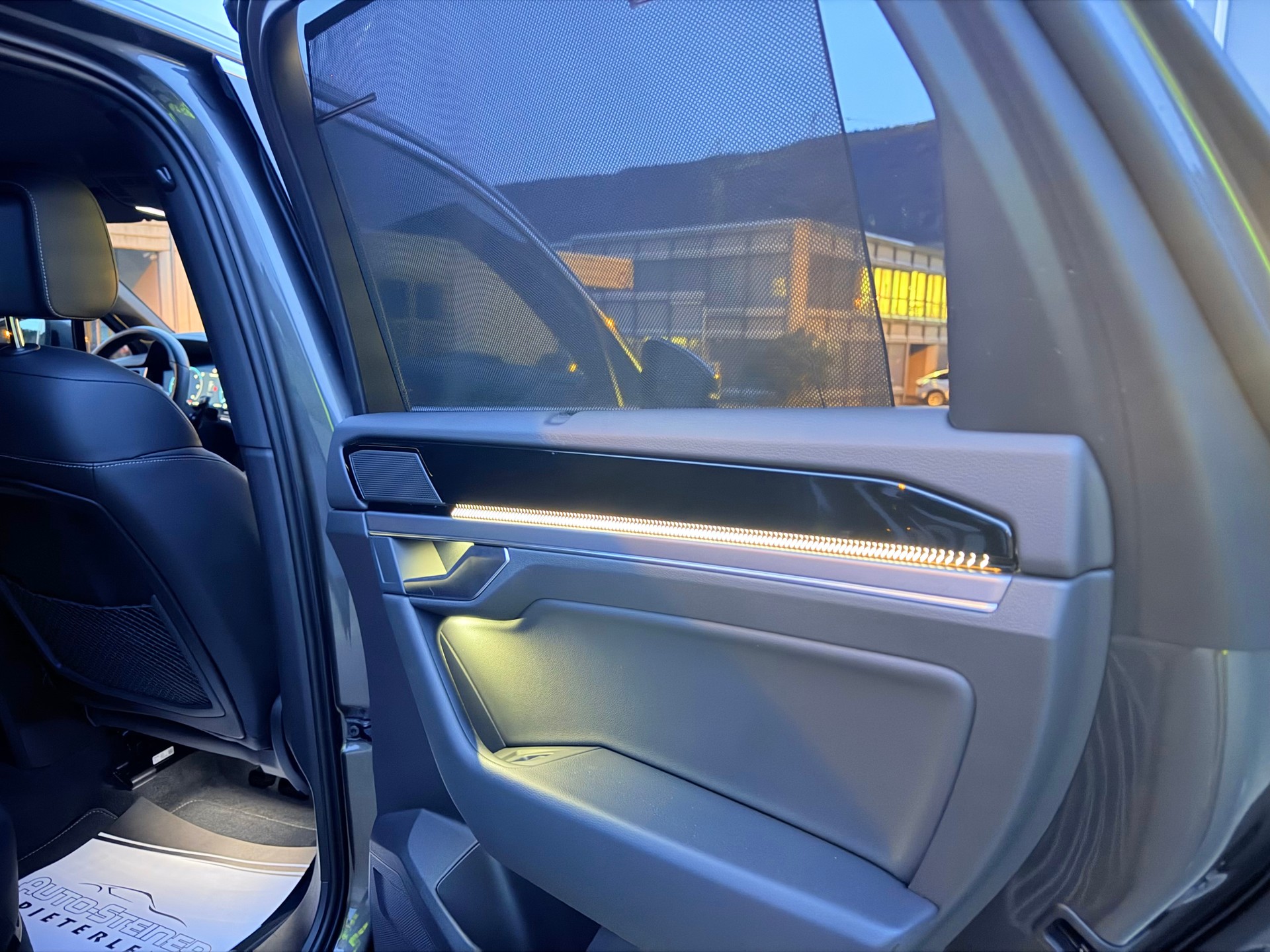 VW TOUAREG "3.0 TDI R-LINE" TIPTRONIC. CH WAGEN. AMAG SCHEIZ AUSLIEFERUNG. TOP AUSSTATTUNG. MIT AHK.-image-27