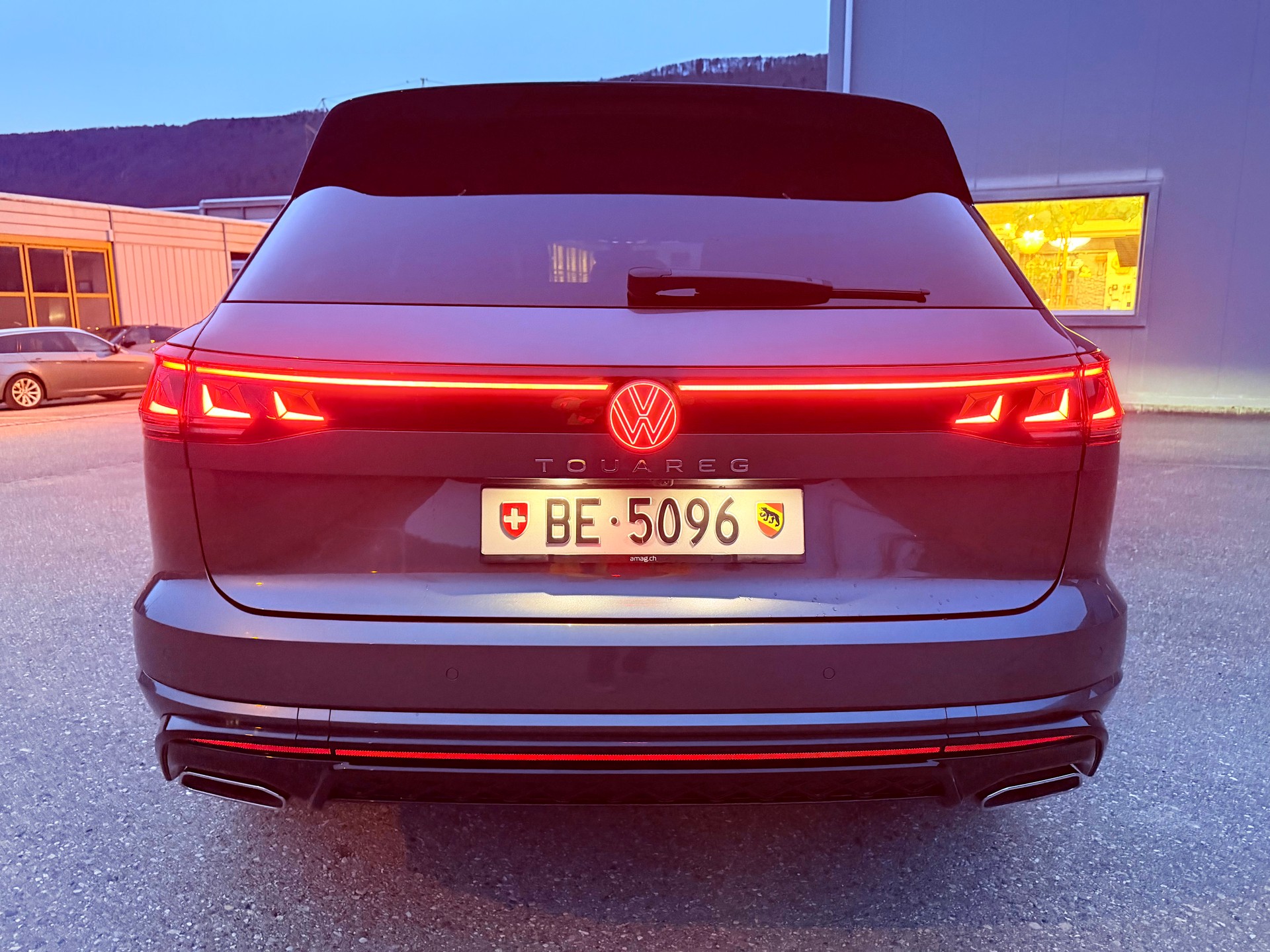 VW TOUAREG "3.0 TDI R-LINE" TIPTRONIC. CH WAGEN. AMAG SCHEIZ AUSLIEFERUNG. TOP AUSSTATTUNG. MIT AHK.-image-28