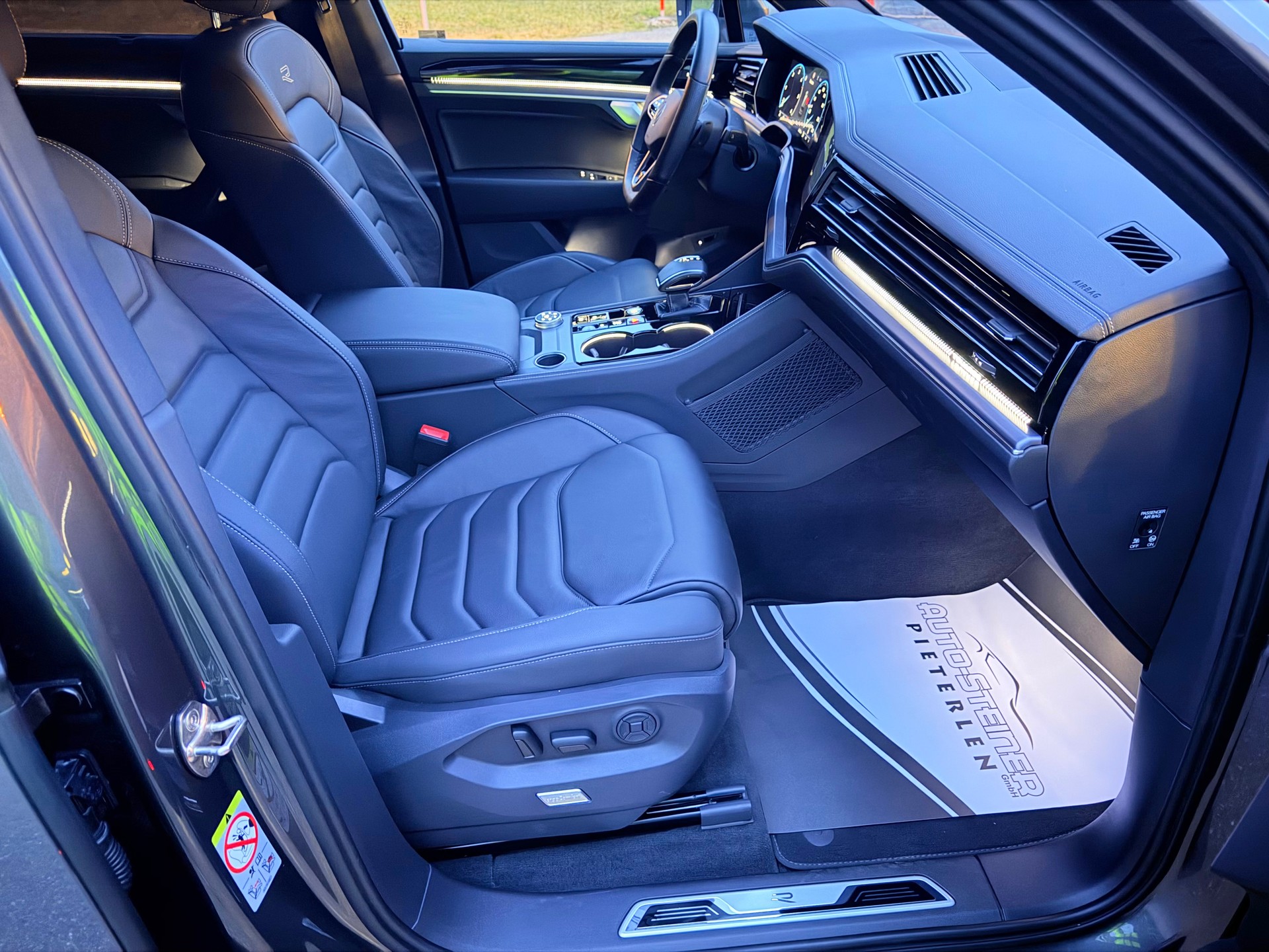 VW TOUAREG "3.0 TDI R-LINE" TIPTRONIC. CH WAGEN. AMAG SCHEIZ AUSLIEFERUNG. TOP AUSSTATTUNG. MIT AHK.-image-13