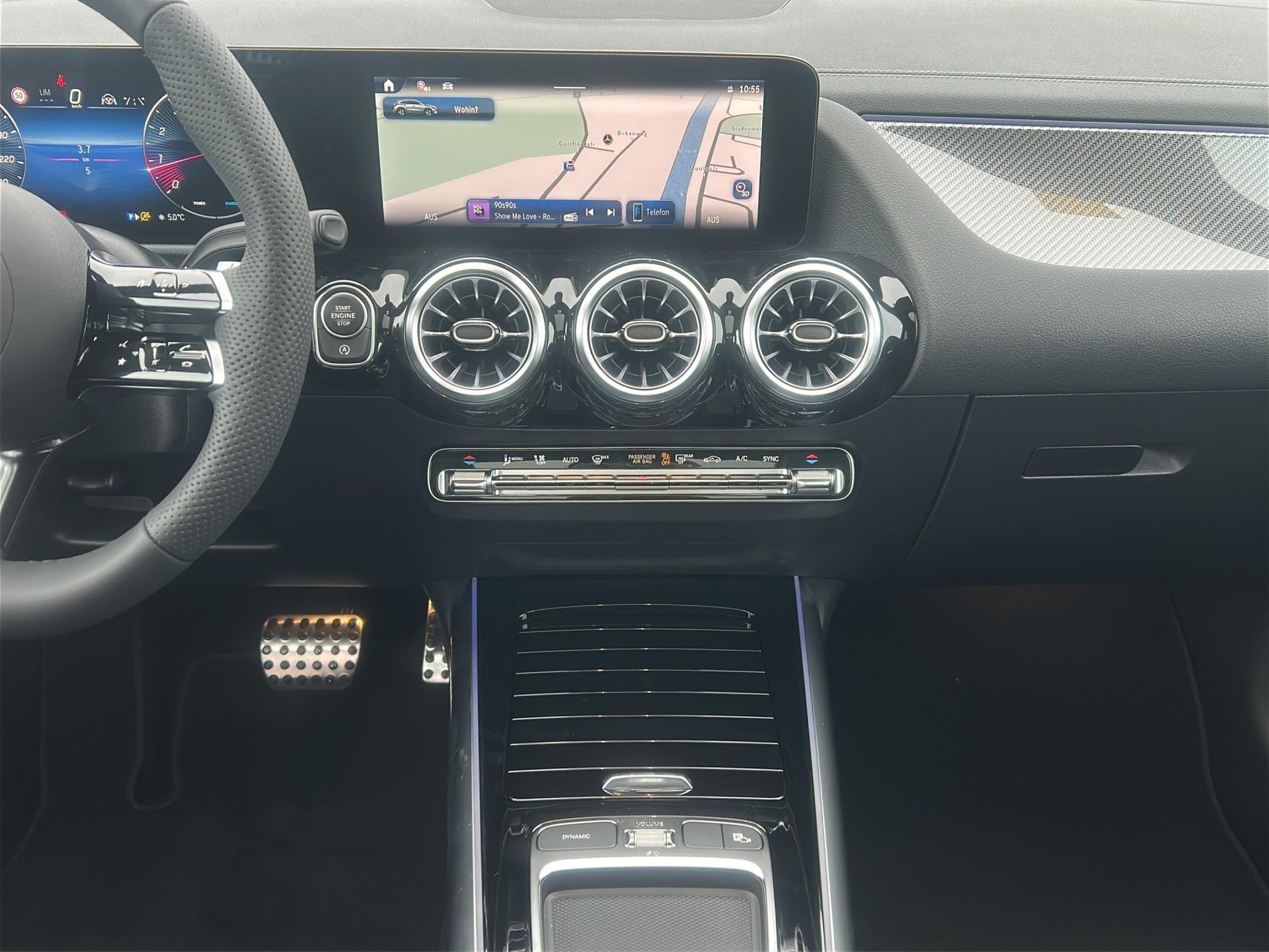 MERCEDES-BENZ GLA 250 Swiss Star AMG Line 4matic-image-12