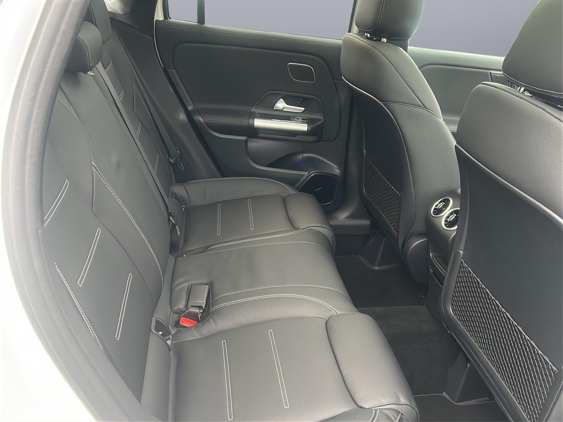MERCEDES-BENZ GLA 250 Swiss Star AMG Line 4matic-image-15