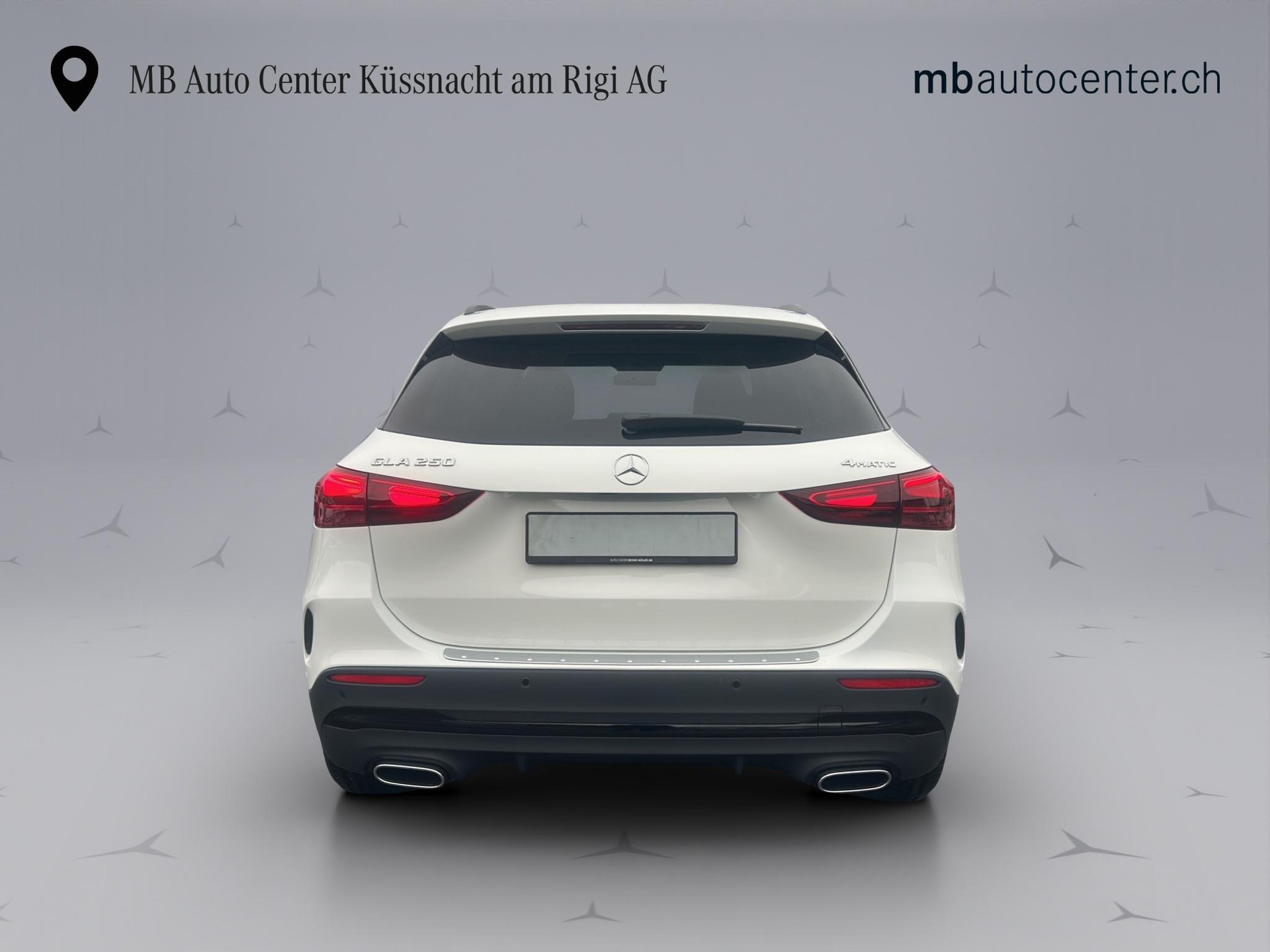 MERCEDES-BENZ GLA 250 Swiss Star AMG Line 4matic-image-4