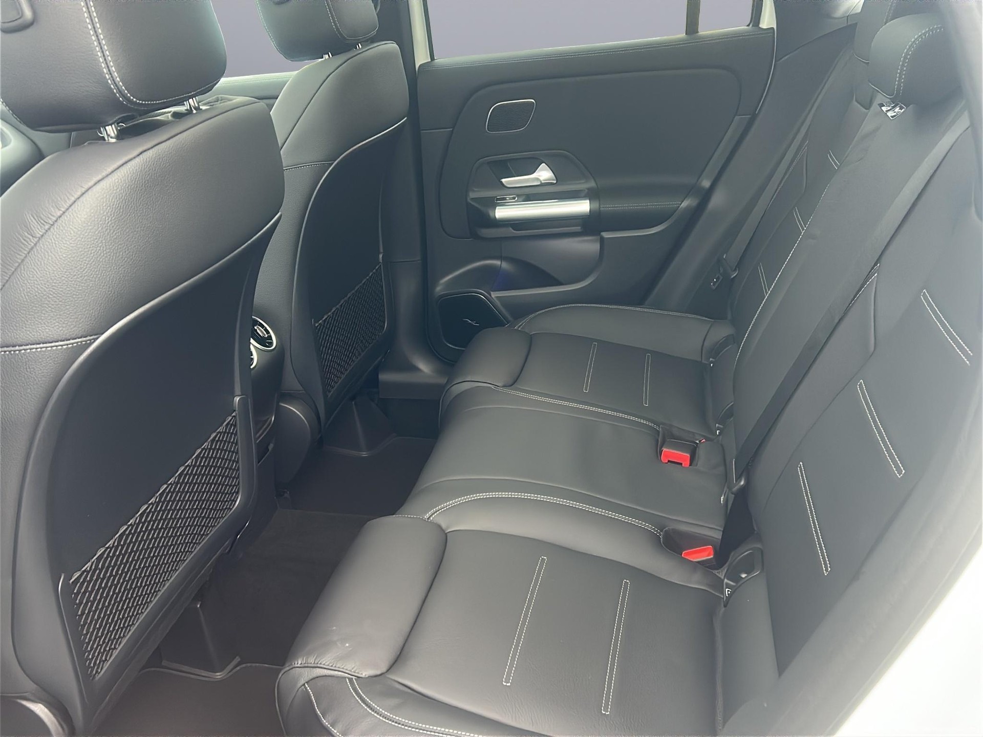 MERCEDES-BENZ GLA 250 Swiss Star AMG Line 4matic-image-10