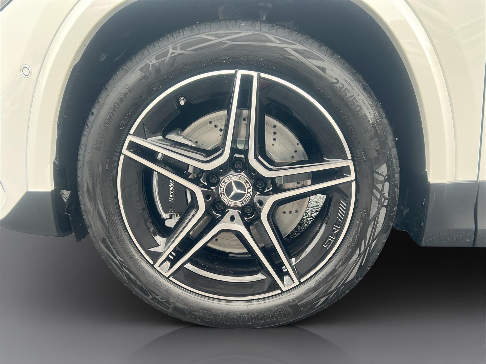 MERCEDES-BENZ GLA 250 Swiss Star AMG Line 4matic-image-17