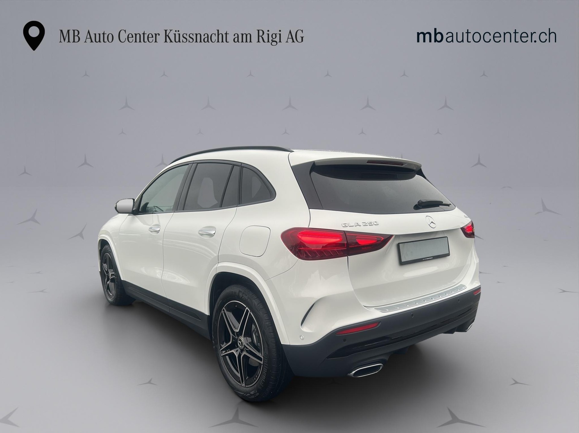 MERCEDES-BENZ GLA 250 Swiss Star AMG Line 4matic-image-3