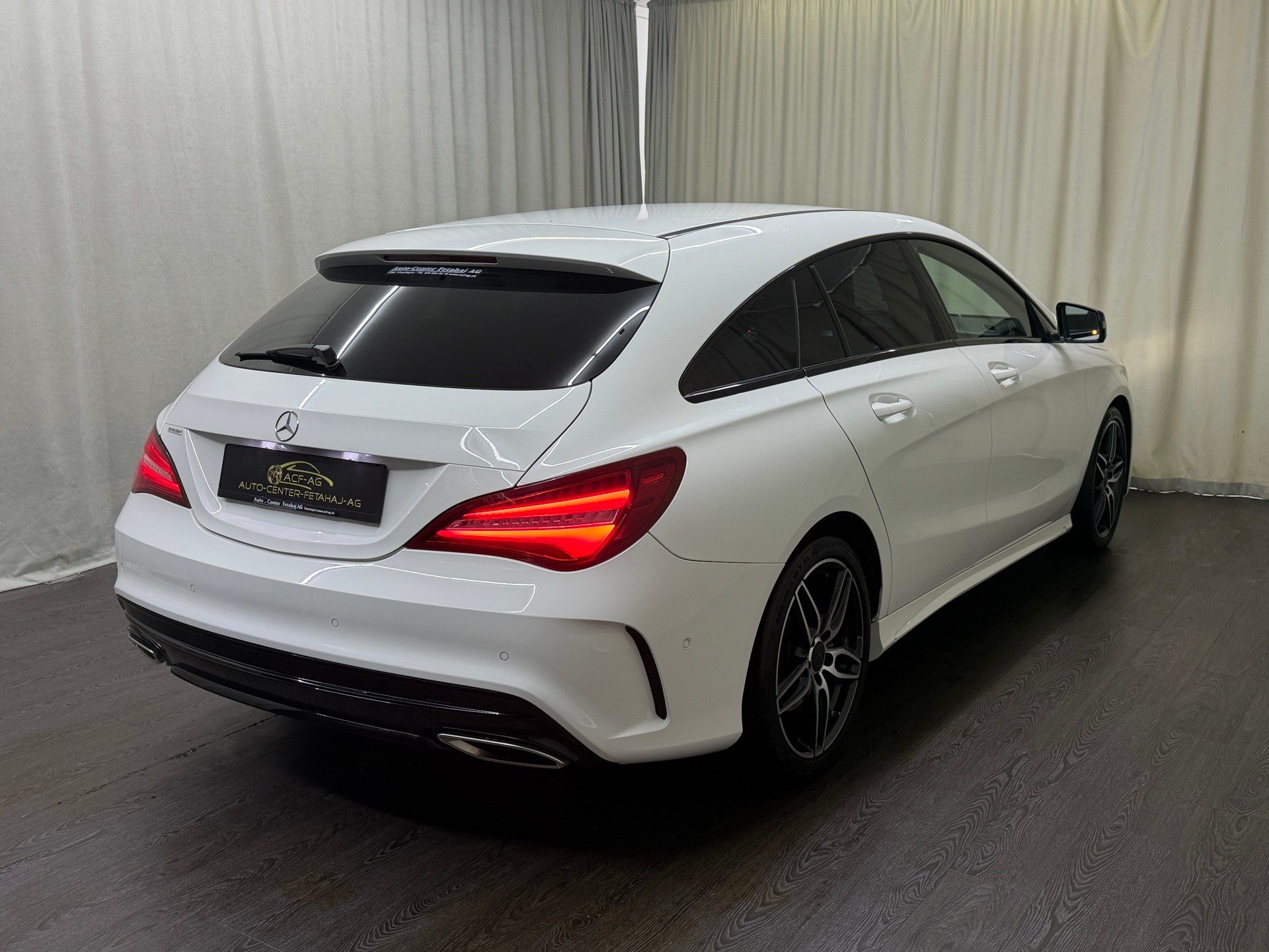 MERCEDES-BENZ CLA Shooting Br 200 d Swiss Star AMG Line 4M-image-3