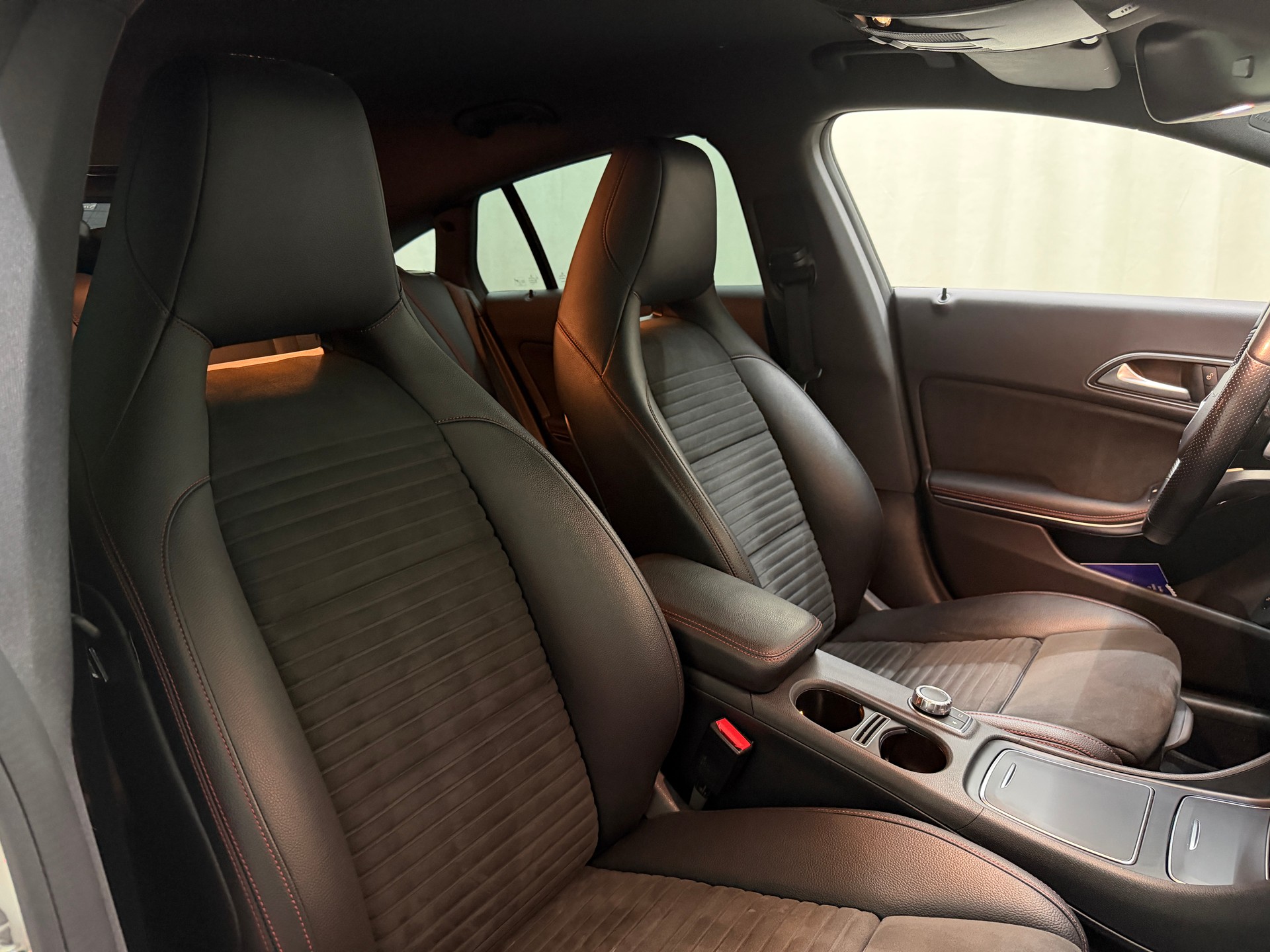 MERCEDES-BENZ CLA Shooting Br 200 d Swiss Star AMG Line 4M-image-11